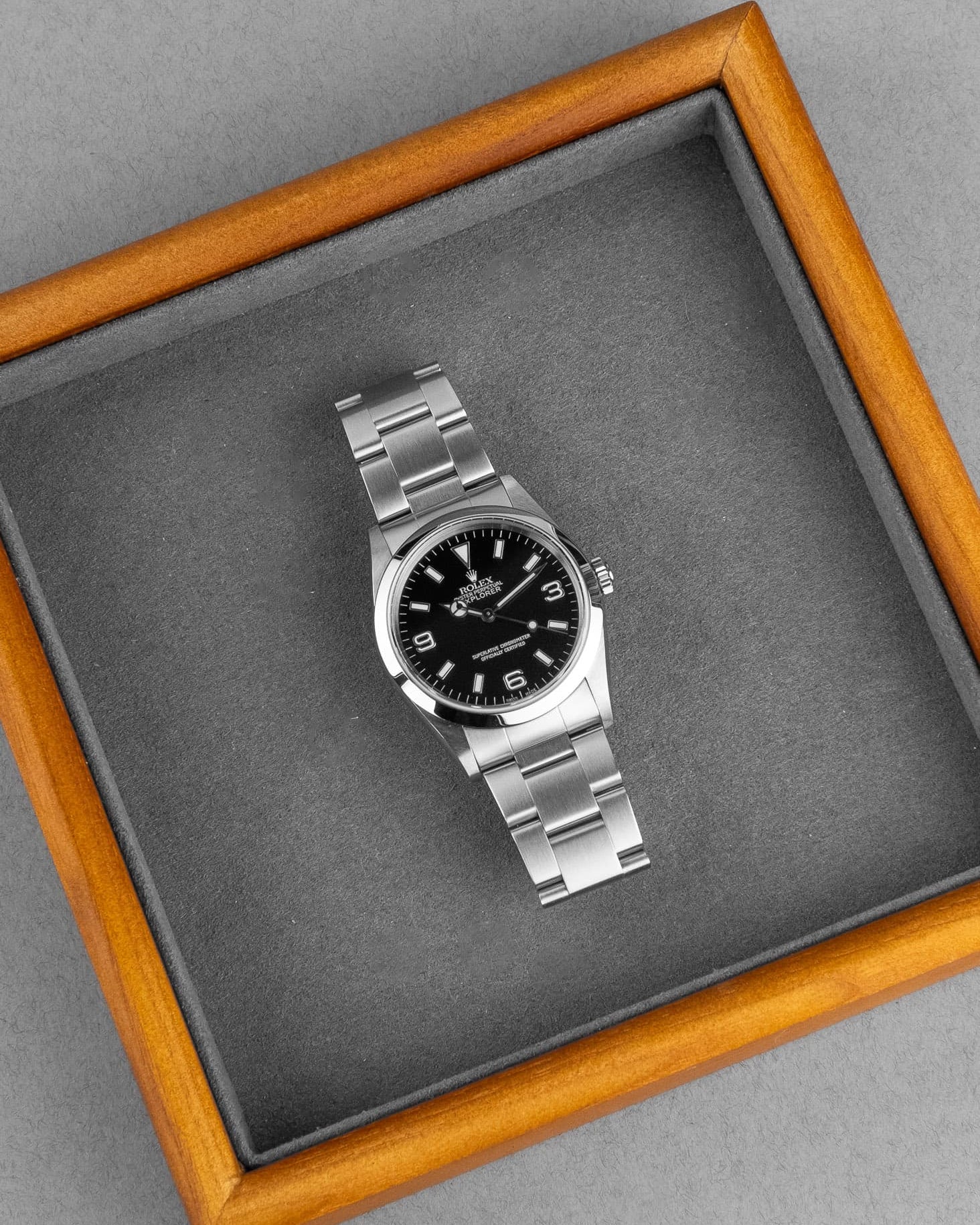 PJ7B Rolex Explorer 14270 de 2000 – Mint & Super Full Set - Lifestyle