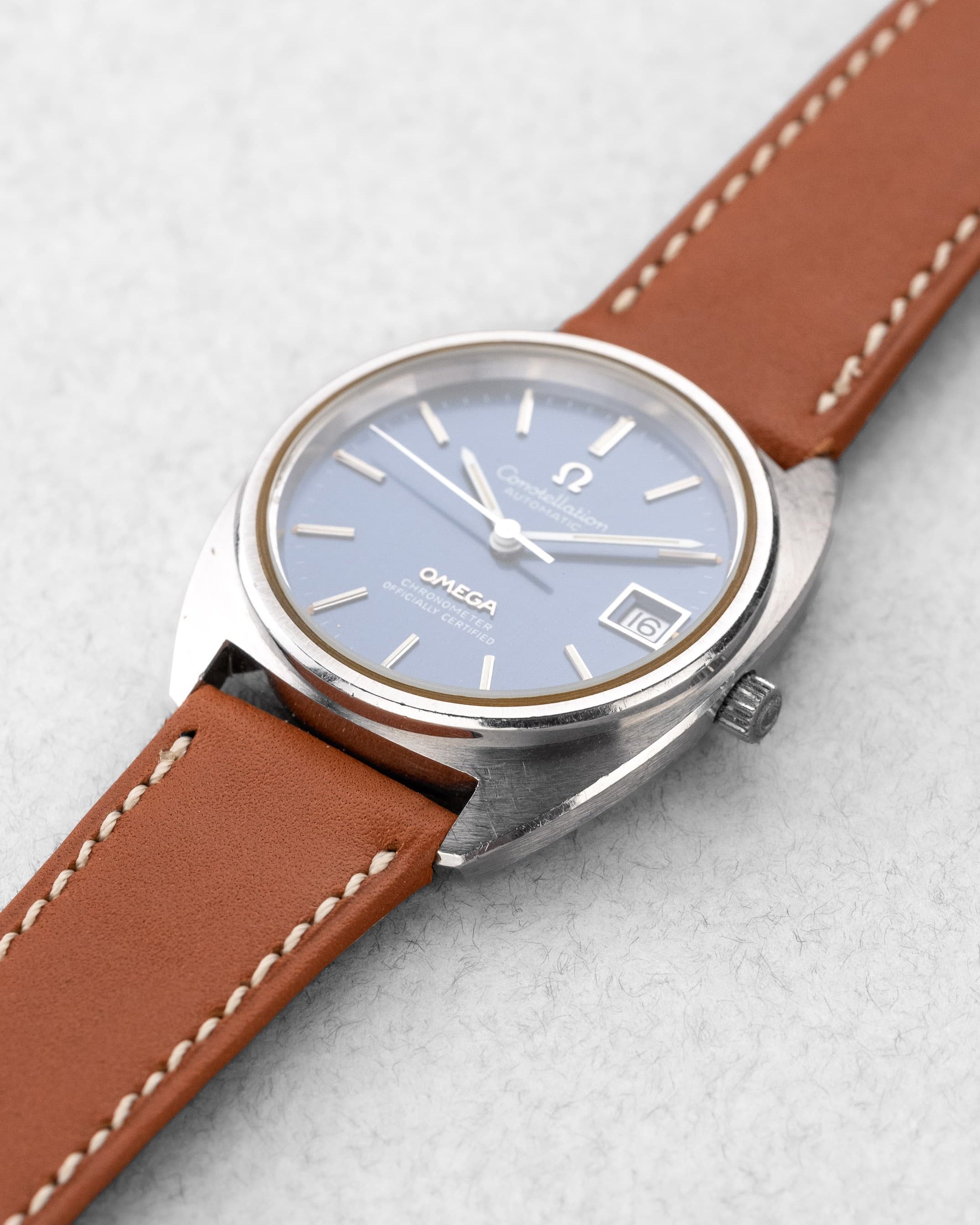 8ZBR Omega Constellation « C-Shape » ST 168.0056 de 1973 - Three Quarters