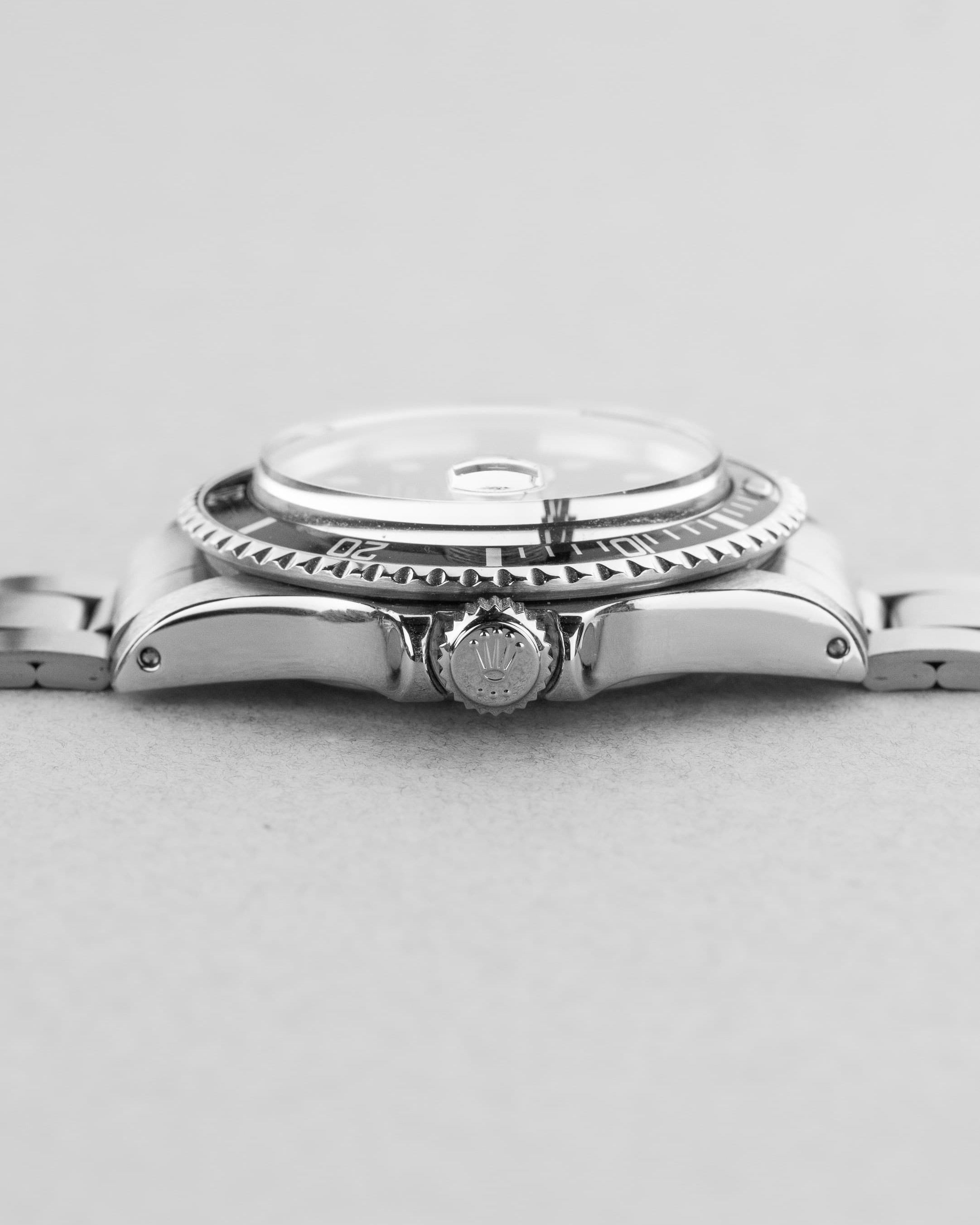 1WQV Rolex Submariner Date 1680 « Red Sub Mark IV » de 1971 - Right side