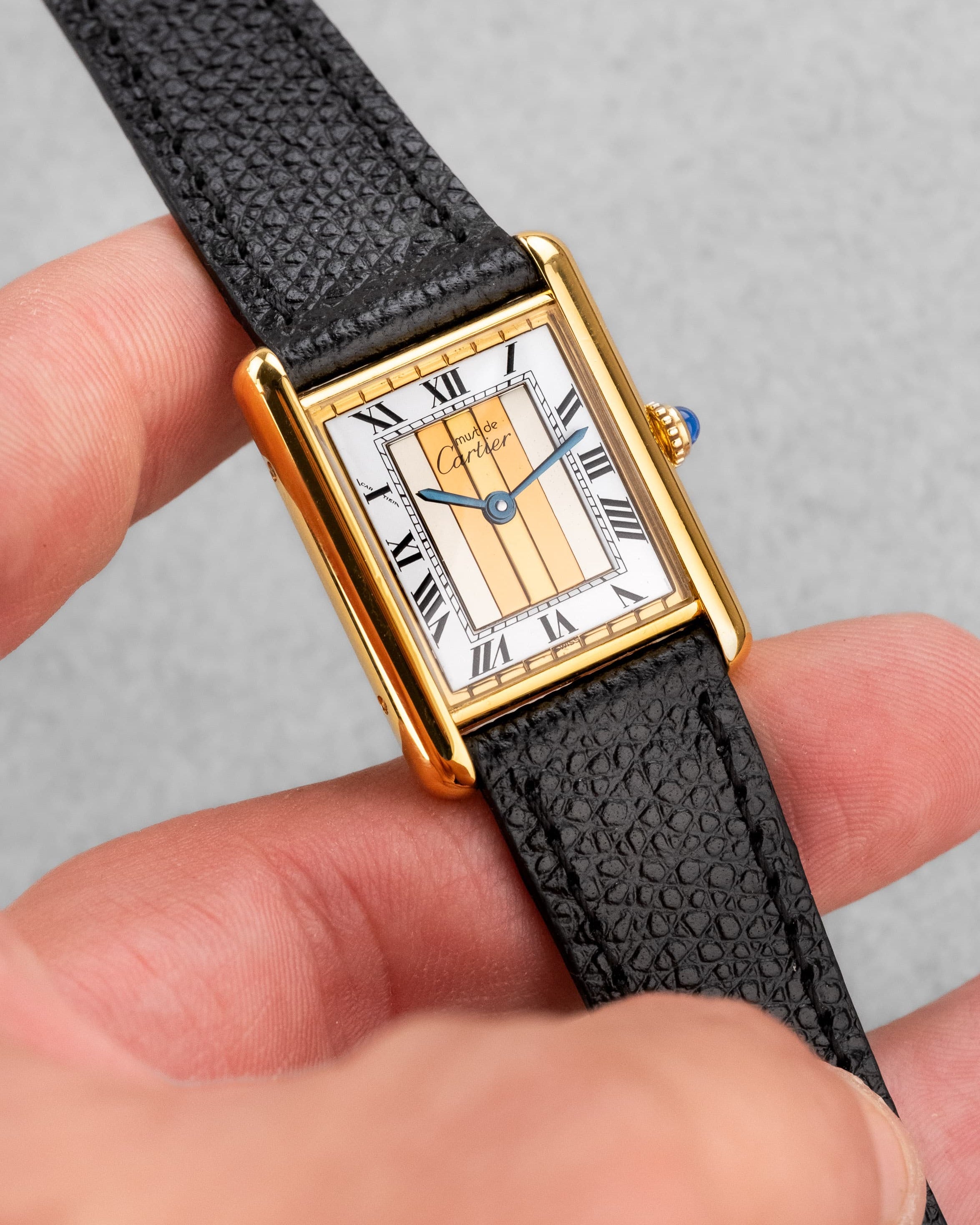 235V-GT Cartier Tank Must Quartz GM 6 « White Trinity + Roman Art Déco » - Lifestyle