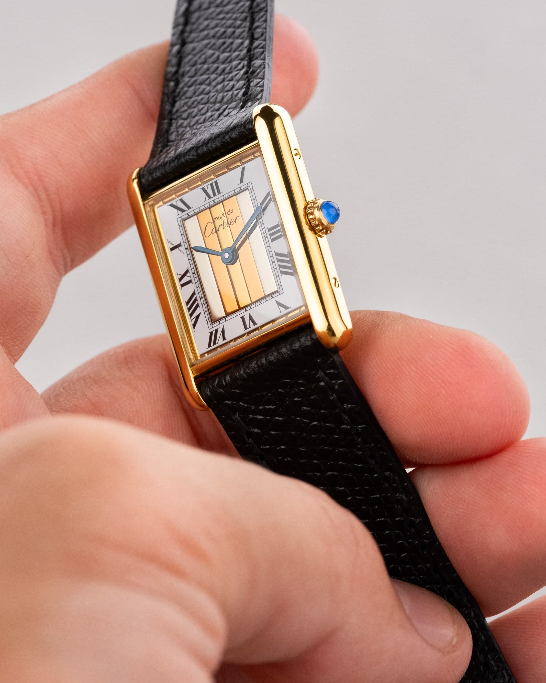 235V-xi Cartier Tank Must Quartz GM 6 « White Trinity + Roman Art Déco » - Lifestyle