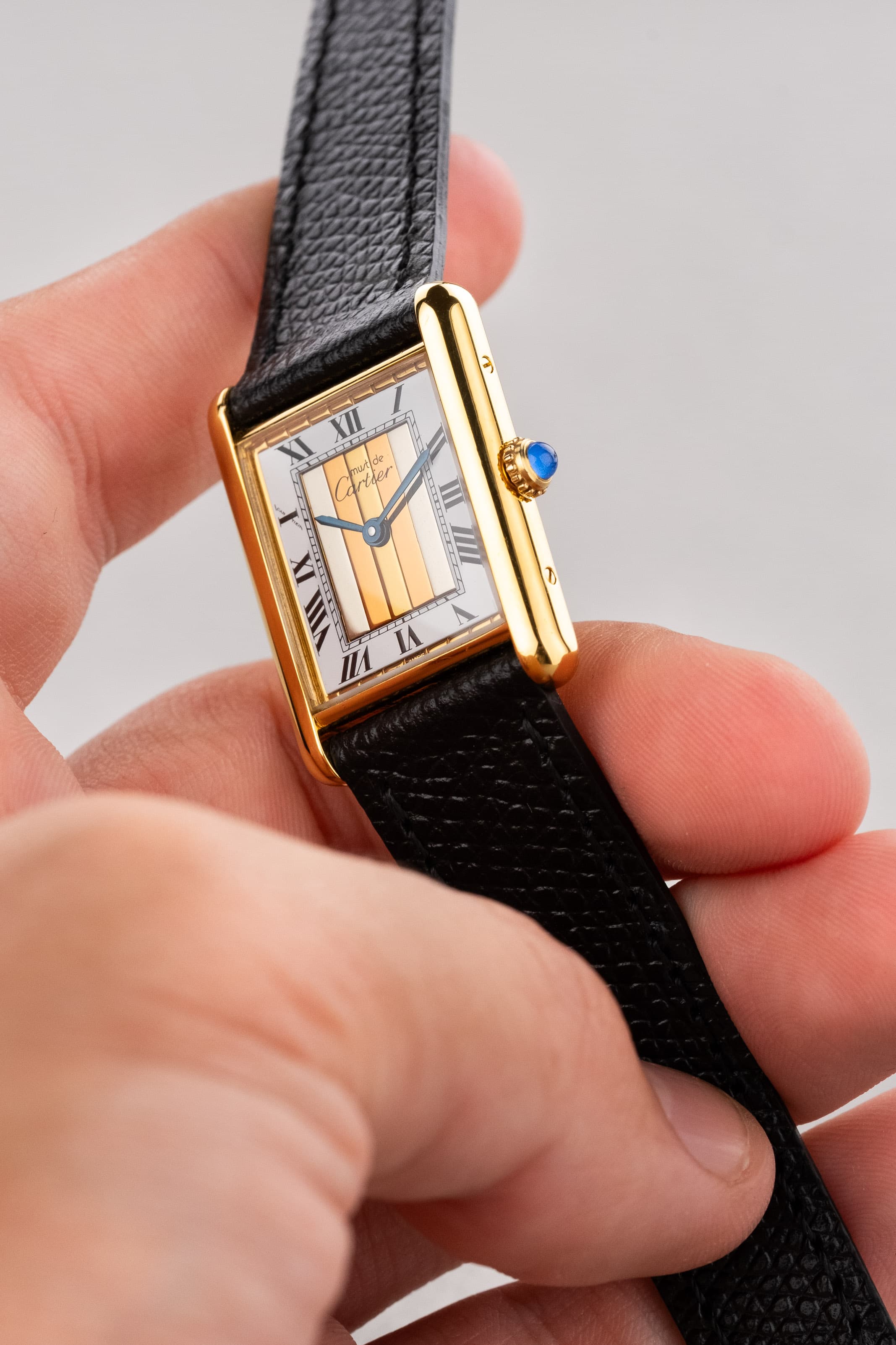 235V-xi Cartier Tank Must Quartz GM 6 « White Trinity + Roman Art Déco » - Lifestyle
