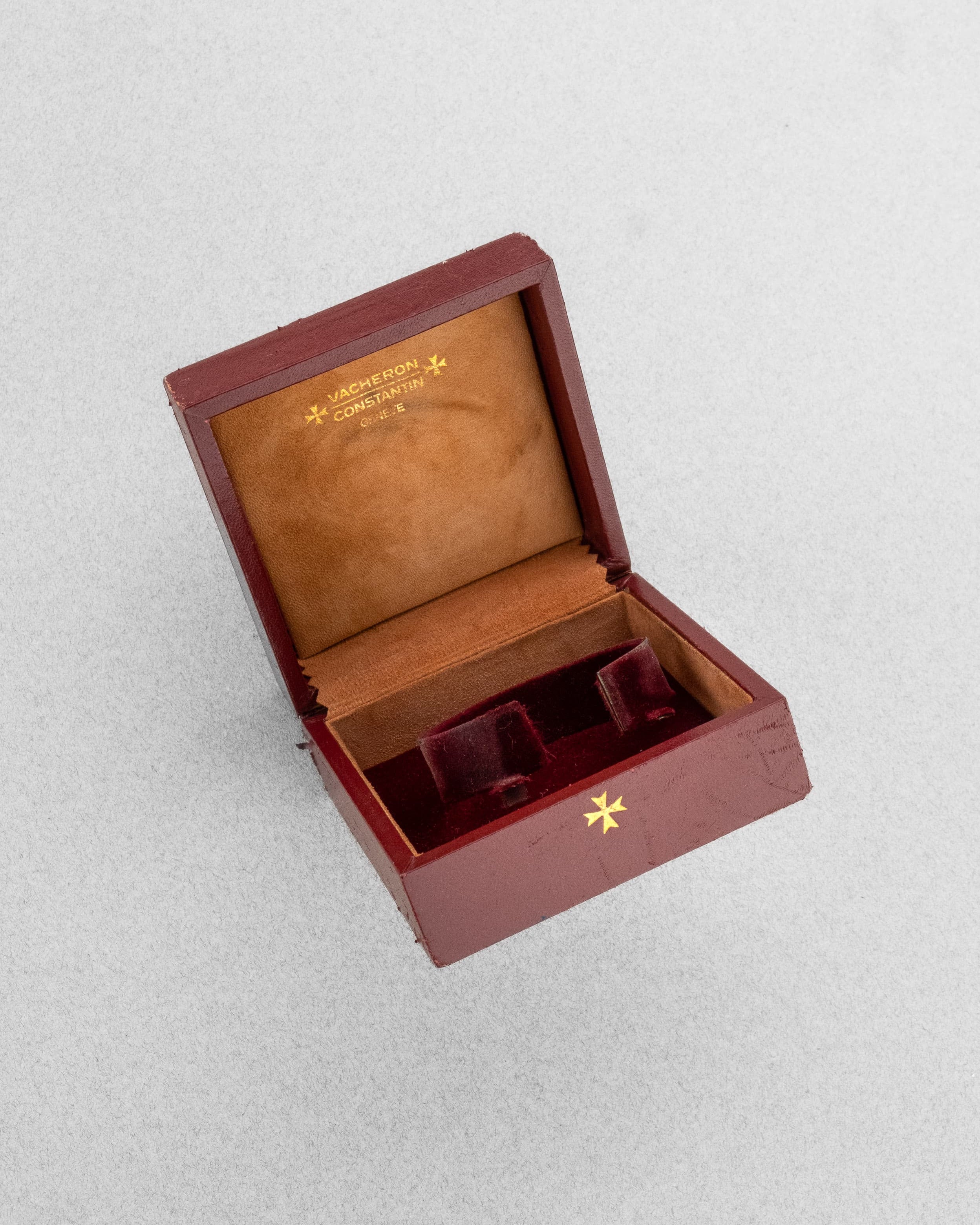 2YEY Extraordinaire Vacheron & Constantin Prestige de la France en or jaune et marqueterie d’œil-de-tigre, vendue en 1976 – Full Set et Unique - Box