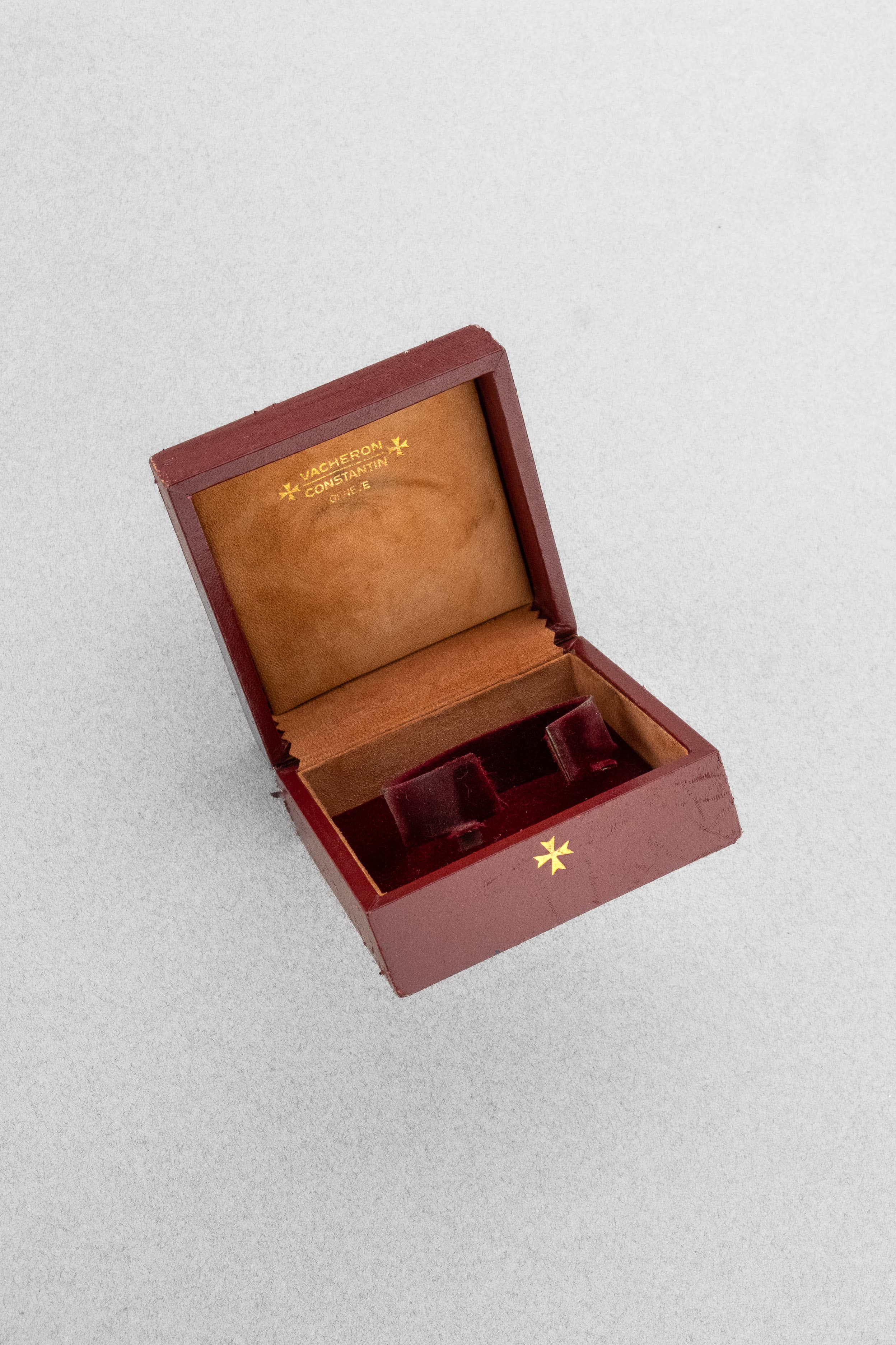 2YEY Extraordinary Vacheron & Constantin Prestige de la France in Yellow Gold & Tiger's Eye Marquetry, Sold in 1976 – Full Set & Unique - Box