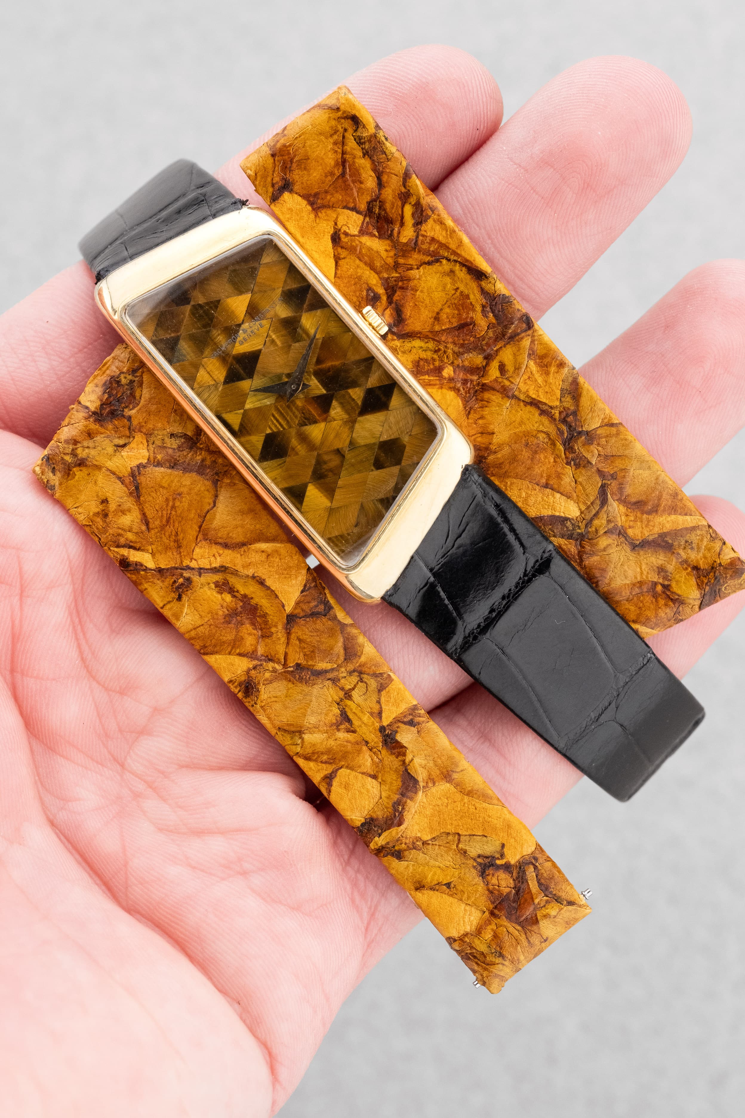 2YEY Extraordinary Vacheron & Constantin Prestige de la France in Yellow Gold & Tiger's Eye Marquetry, Sold in 1976 – Full Set & Unique - Bracelet Front