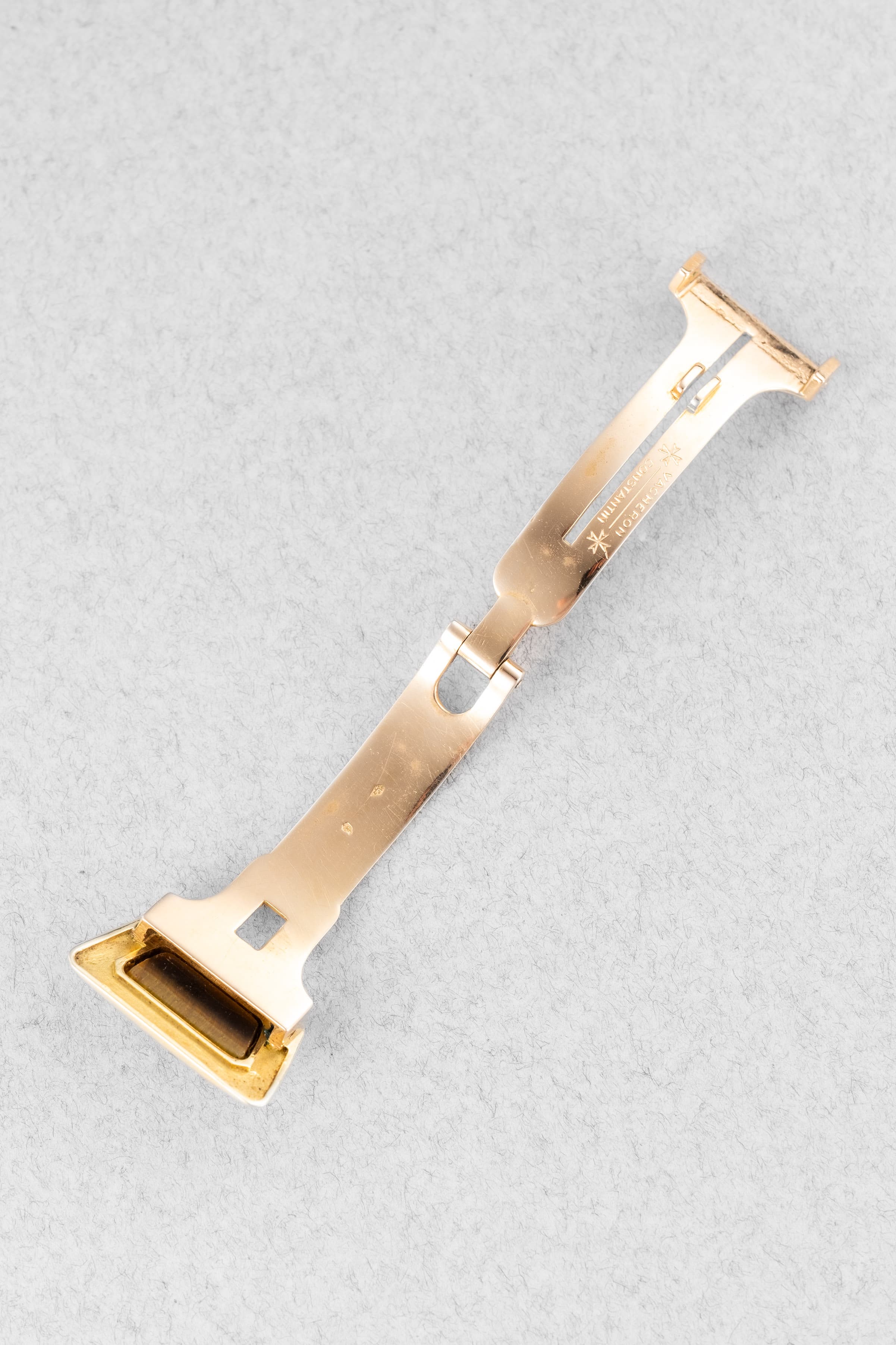 2YEY Extraordinary Vacheron & Constantin Prestige de la France in Yellow Gold & Tiger's Eye Marquetry, Sold in 1976 – Full Set & Unique - Buckle Inside