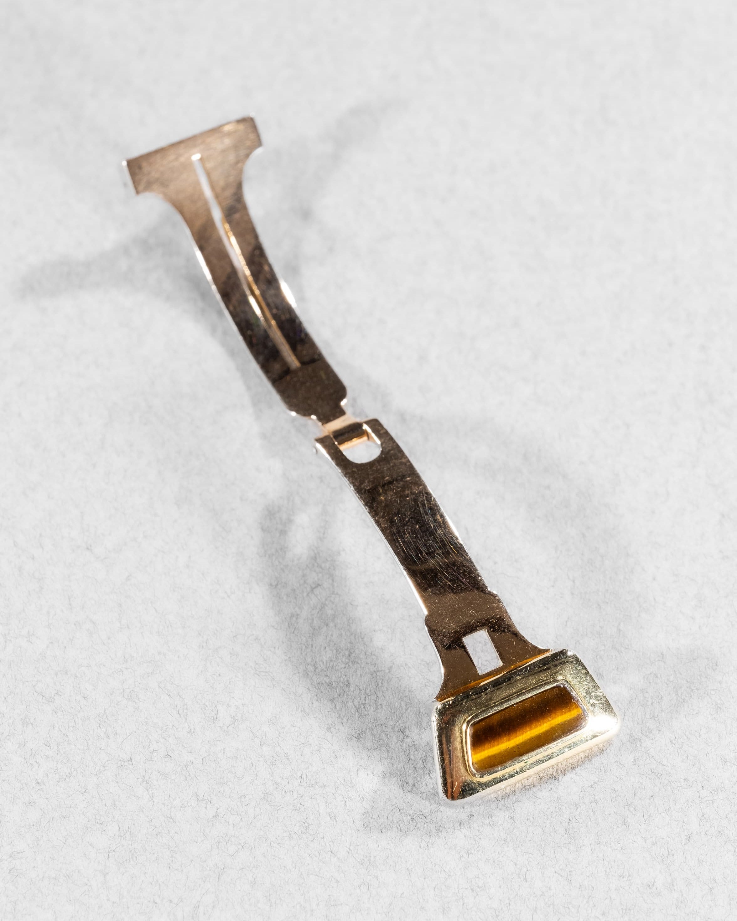 2YEY Extraordinaire Vacheron & Constantin Prestige de la France en or jaune et marqueterie d’œil-de-tigre, vendue en 1976 – Full Set et Unique - Buckle Inside