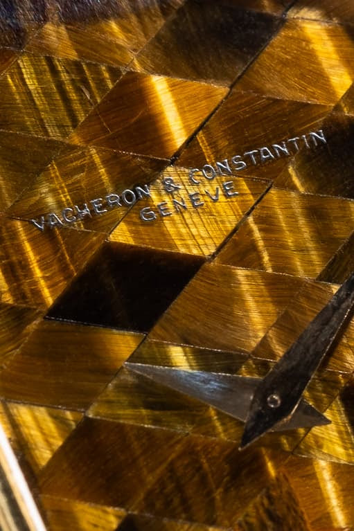 2YEY Extraordinary Vacheron & Constantin Prestige de la France in Yellow Gold & Tiger's Eye Marquetry, Sold in 1976 – Full Set & Unique - Dial