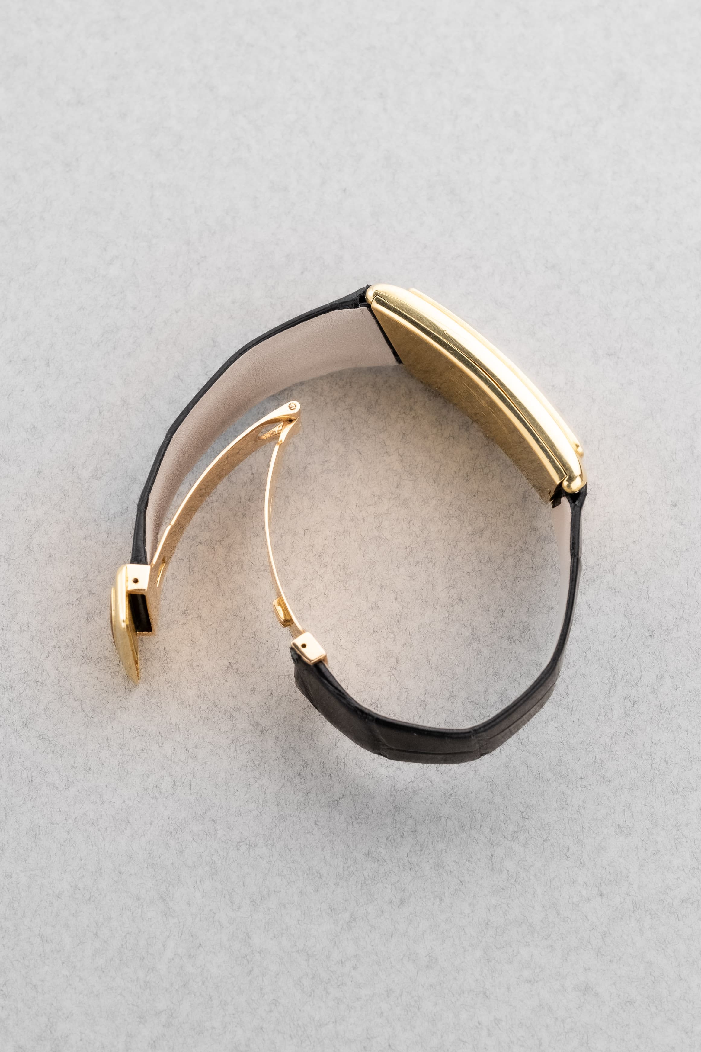 2YEY Extraordinary Vacheron & Constantin Prestige de la France in Yellow Gold & Tiger's Eye Marquetry, Sold in 1976 – Full Set & Unique - Left side