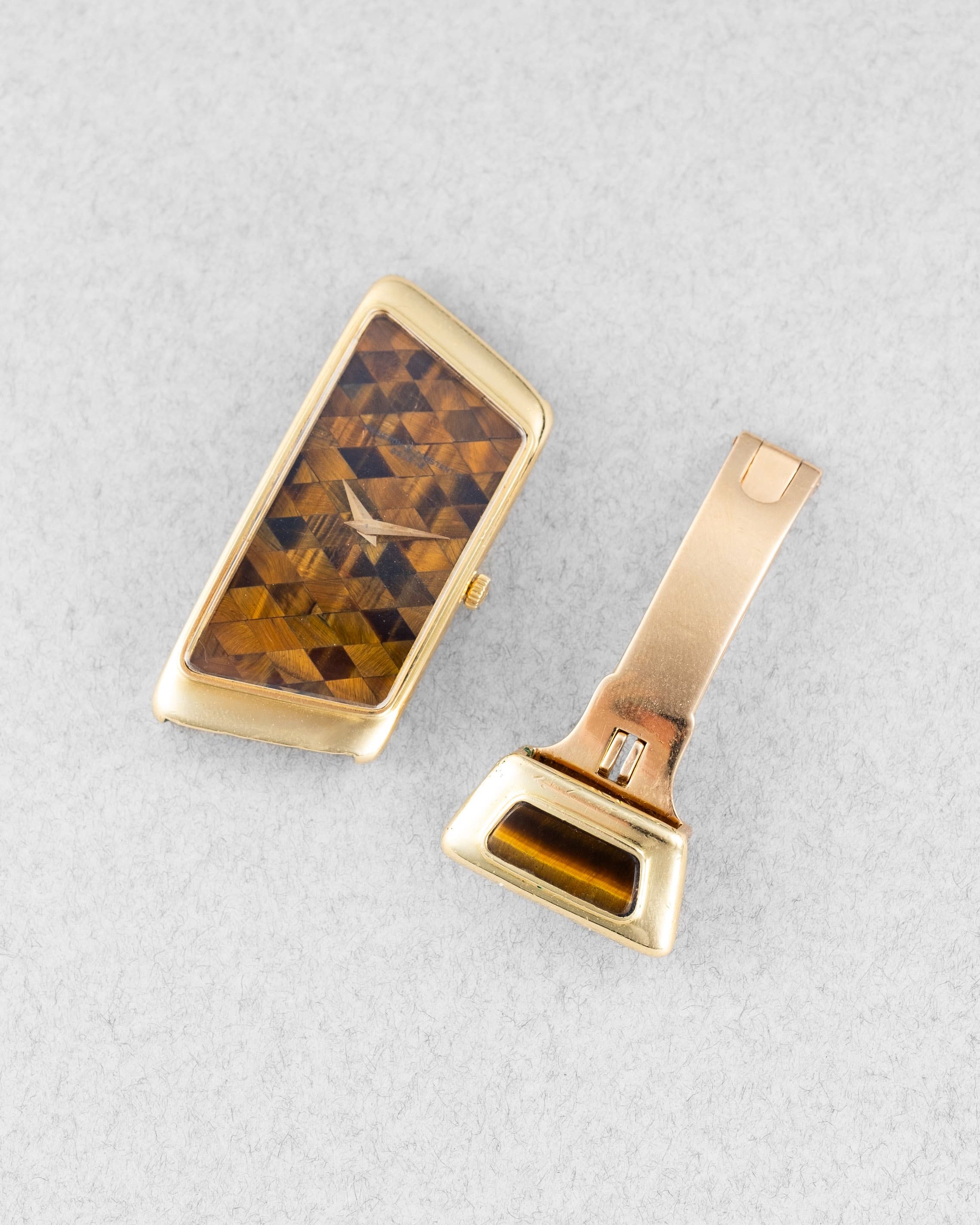 2YEY Extraordinaire Vacheron & Constantin Prestige de la France en or jaune et marqueterie d’œil-de-tigre, vendue en 1976 – Full Set et Unique - Overview
