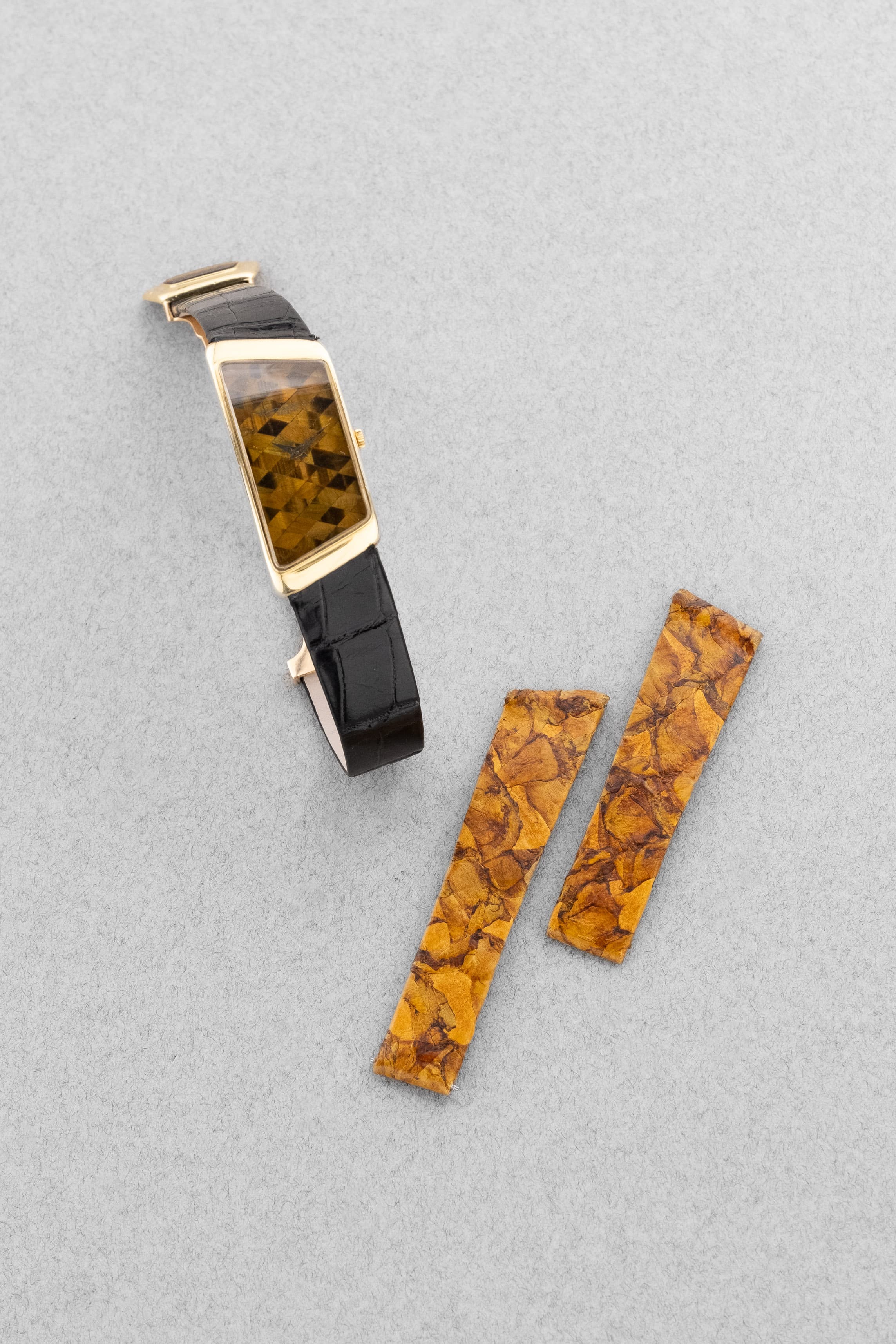 2YEY Extraordinary Vacheron & Constantin Prestige de la France in Yellow Gold & Tiger's Eye Marquetry, Sold in 1976 – Full Set & Unique - Overview