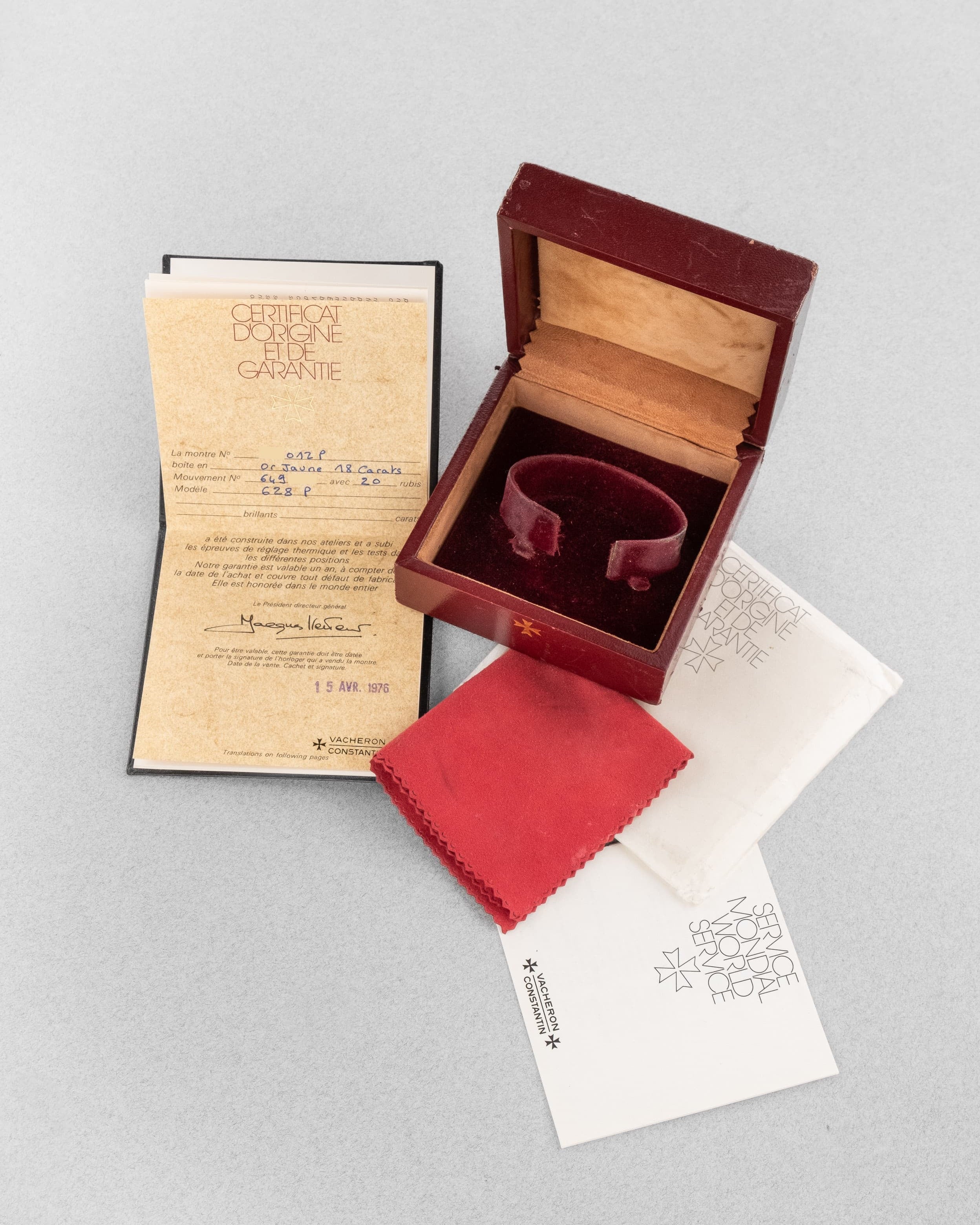 2YEY Extraordinaire Vacheron & Constantin Prestige de la France en or jaune et marqueterie d’œil-de-tigre, vendue en 1976 – Full Set et Unique - Set