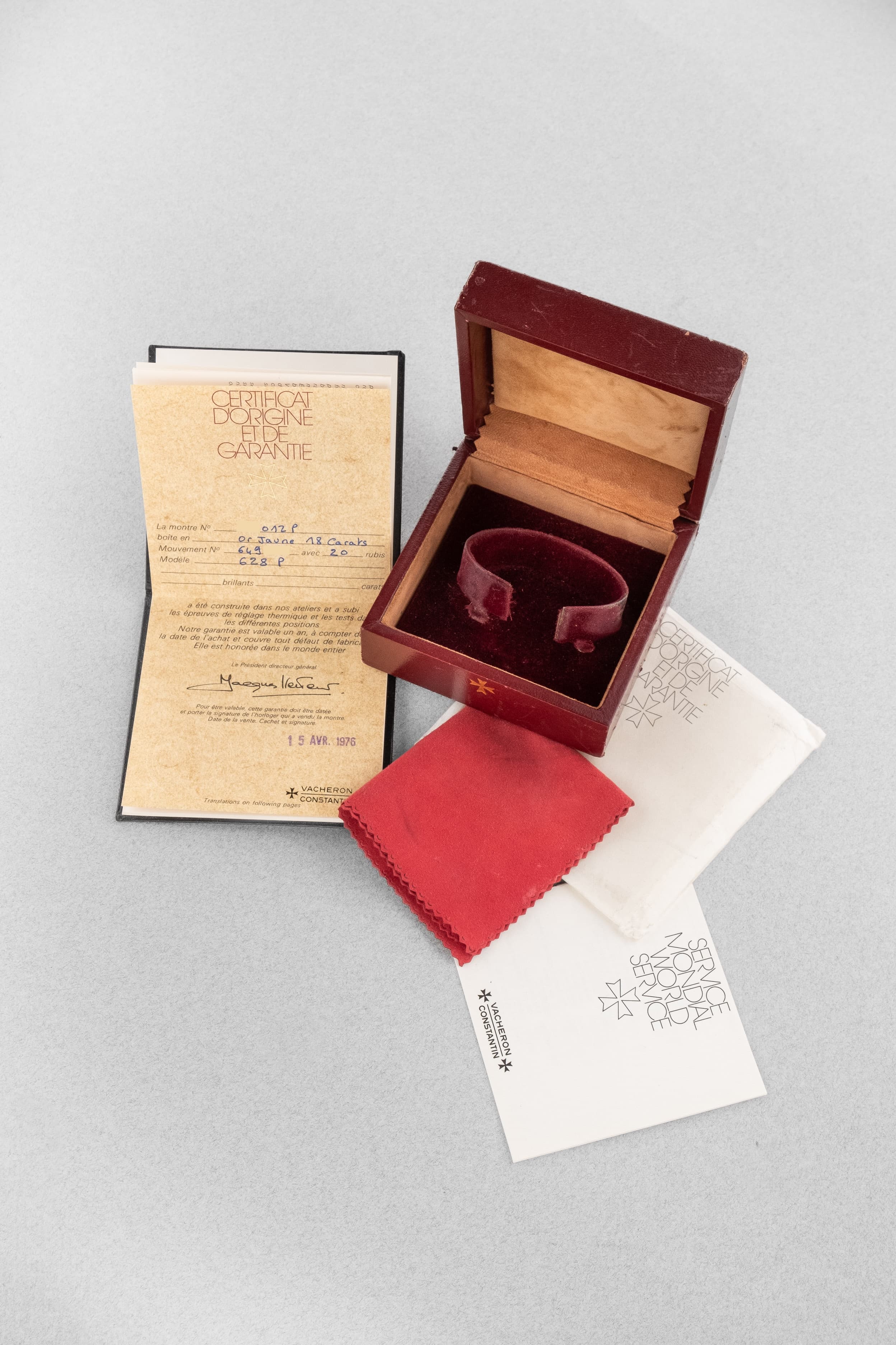 2YEY Extraordinary Vacheron & Constantin Prestige de la France in Yellow Gold & Tiger's Eye Marquetry, Sold in 1976 – Full Set & Unique - Set