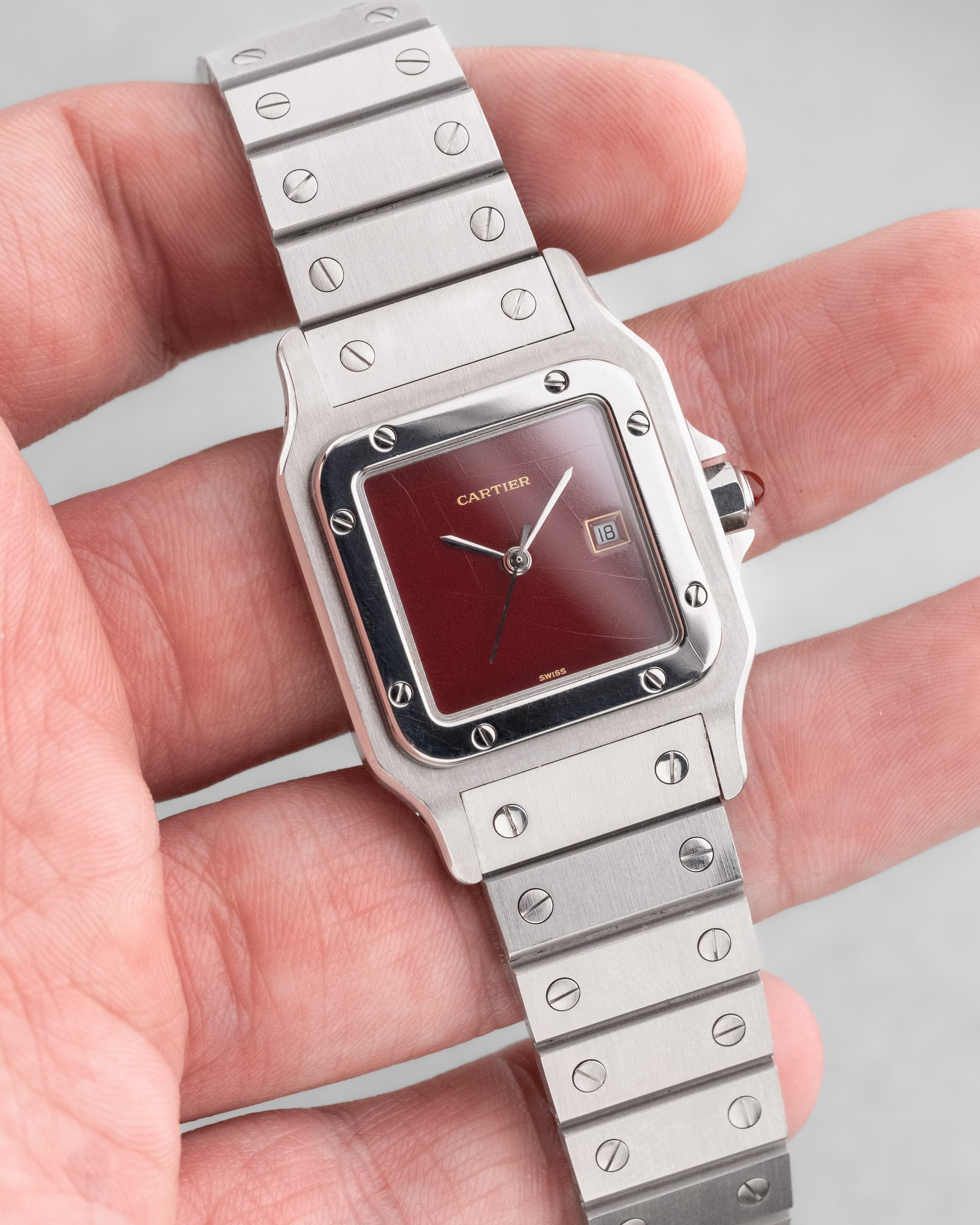 39PK Cartier Santos Carrée « Red/Burgundy » réf. 2960 – « SWISS Only » - Lifestyle