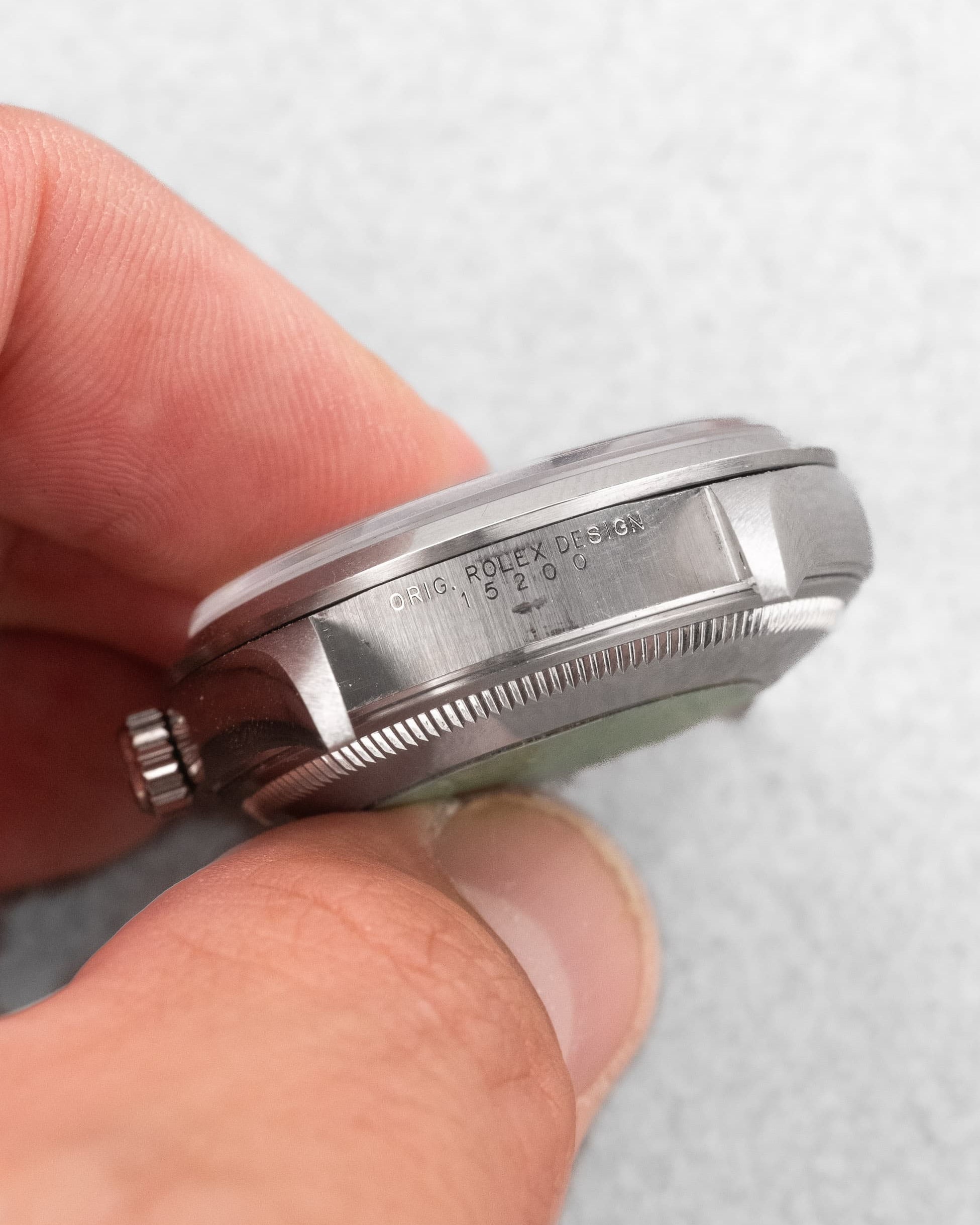 4S6Y Rolex Oyster Perpetual Date réf. 15200 de 2000 – Cadran « Silver » - Lugs - Reference