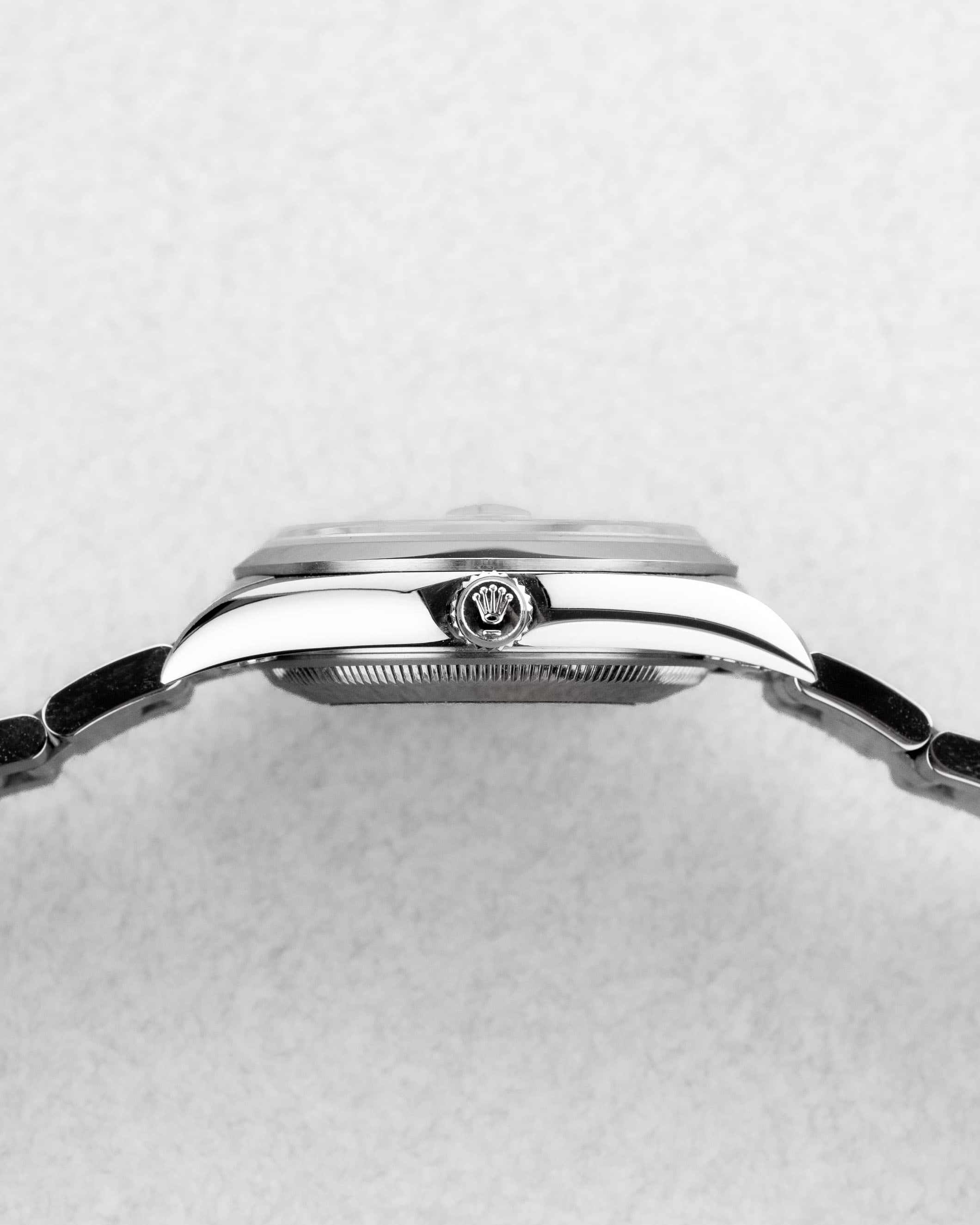 4S6Y Rolex Oyster Perpetual Date réf. 15200 de 2000 – Cadran « Silver » - Right side