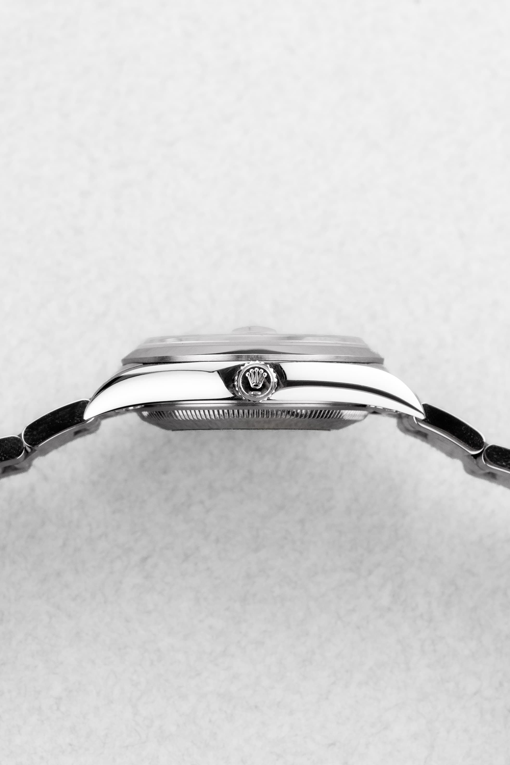 4S6Y Rolex Oyster Perpetual Date réf. 15200 de 2000 – Cadran « Silver » - Right side