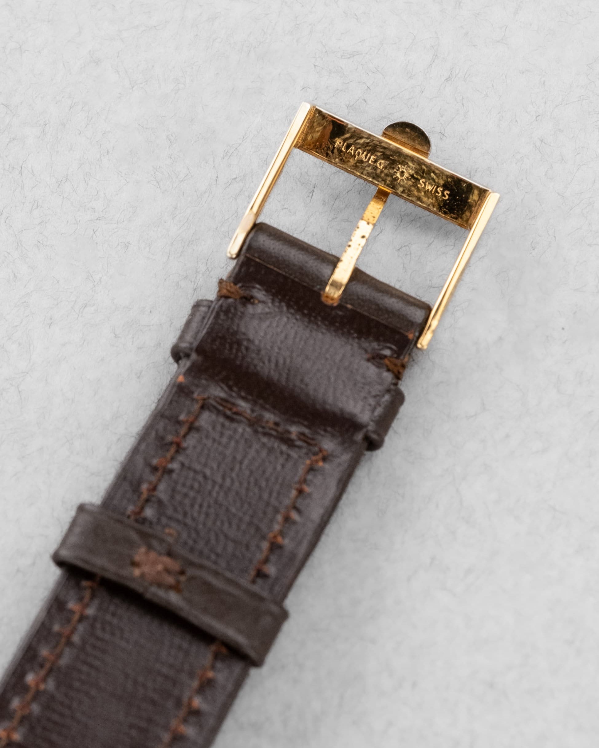 L6DP Omega De Ville Automatic réf. 161.024 en or jaune 18 carats de 1968 – NOS + Facture d'origine - Buckle Inside