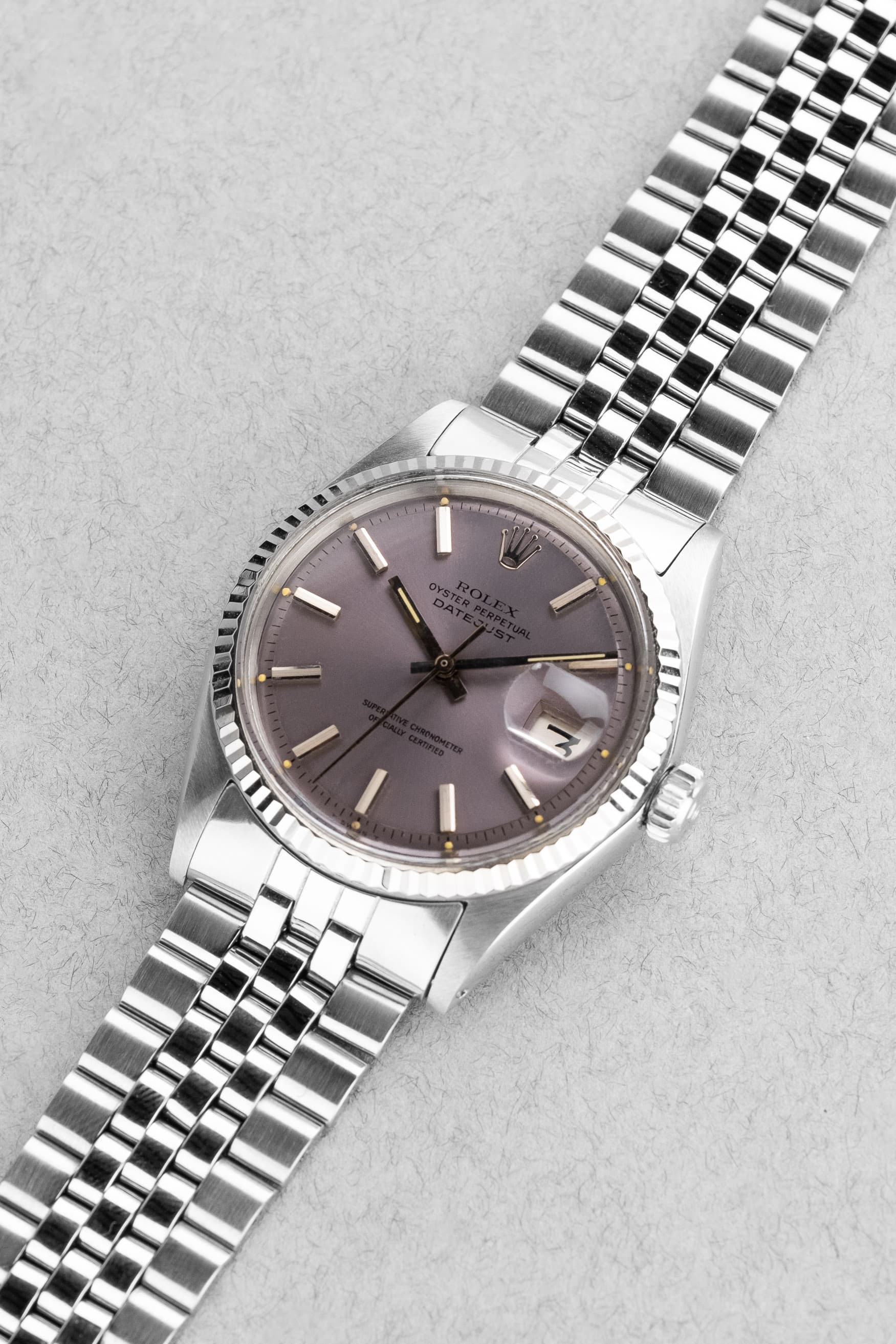 PUSP Rare et fascinante Rolex Datejust 1601 « Lavande » de 1970 - Three Quarters