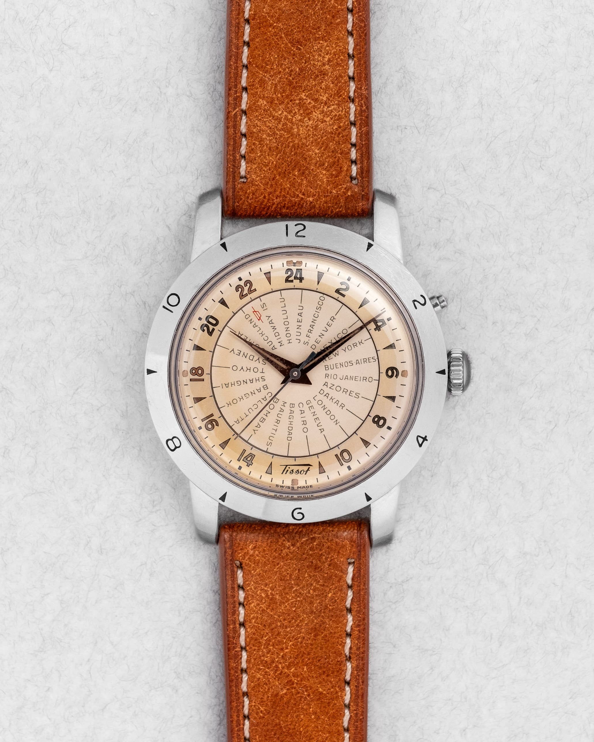 58TV Rare Tissot Navigator World Time réf. 4002-1 en acier de 1951 – Première génération - Front