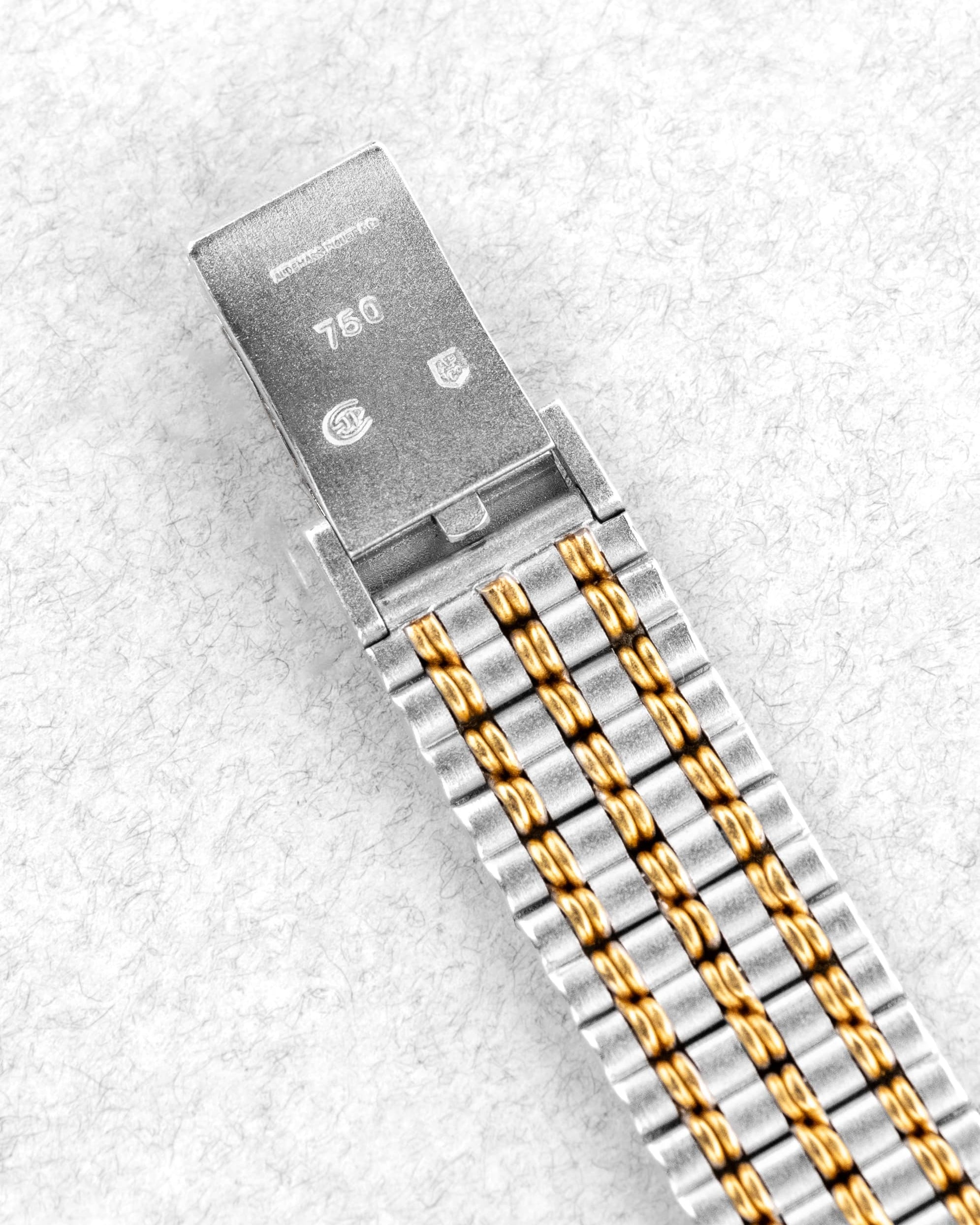 5CUS Audemars Piguet « Bamboo Deux Ors » en or blanc et or jaune circa 1987 - Buckle Inside