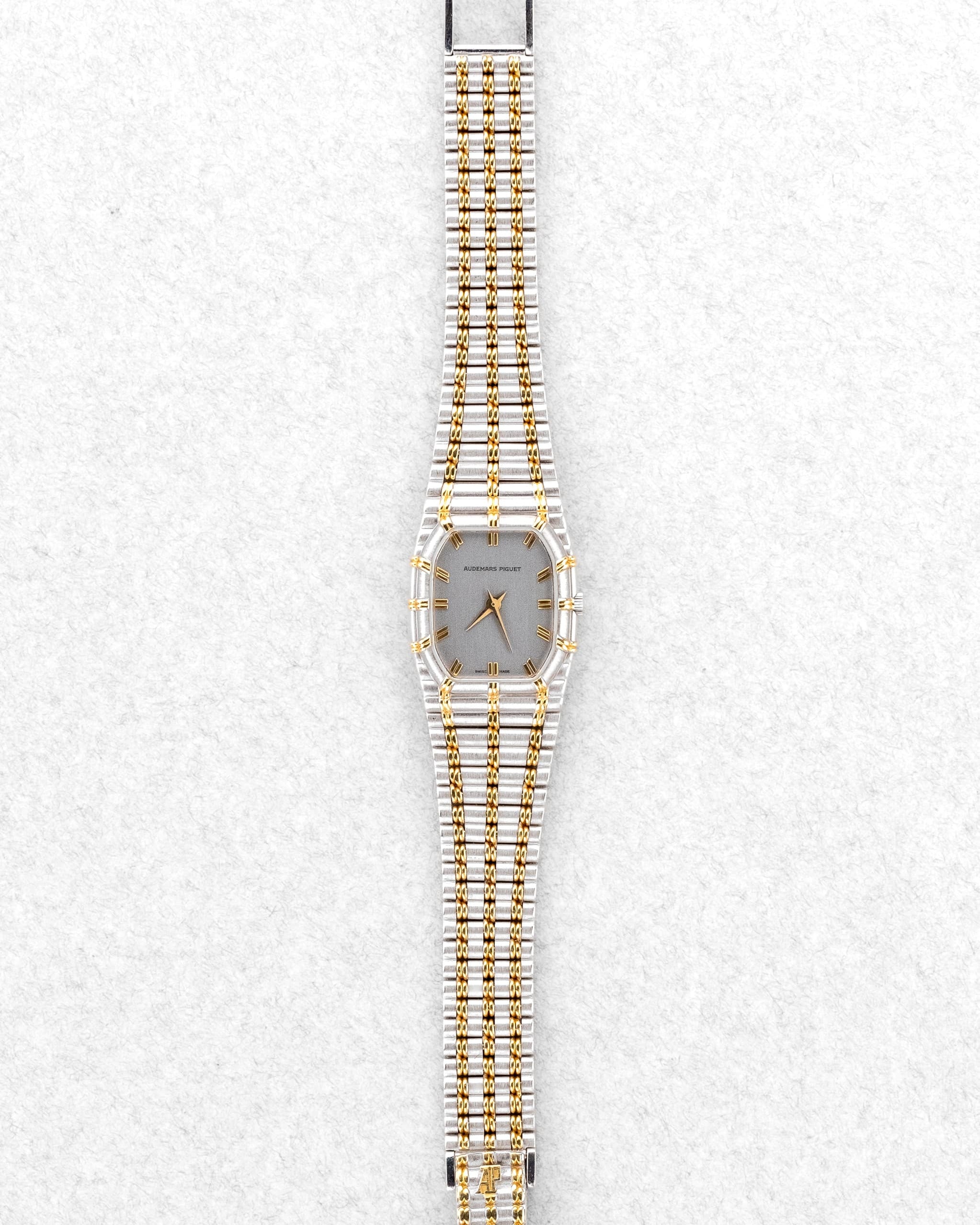 5CUS Audemars Piguet « Bamboo Deux Ors » en or blanc et or jaune circa 1987 - Overview