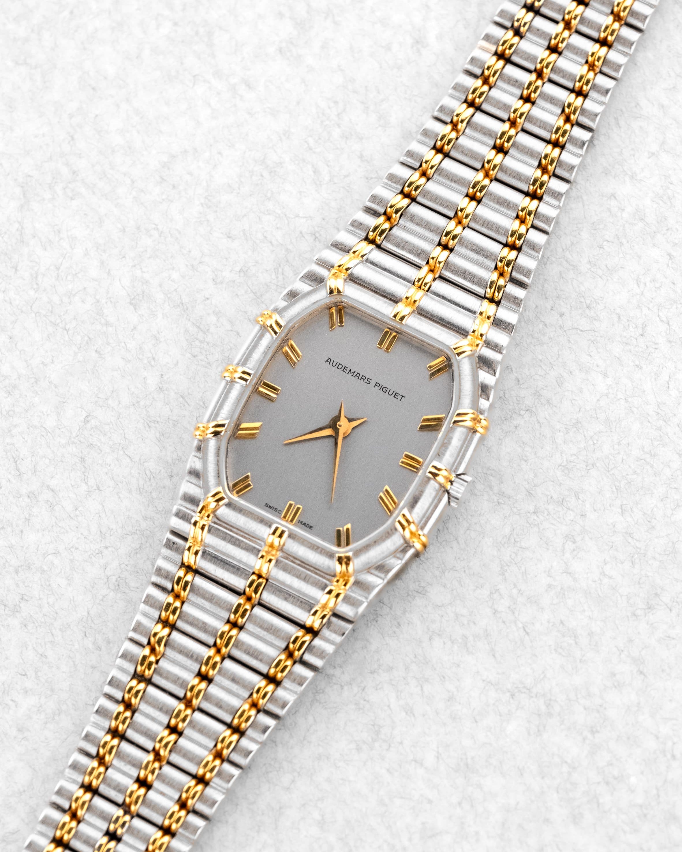 5CUS Audemars Piguet « Bamboo Deux Ors » en or blanc et or jaune circa 1987 - Three Quarters