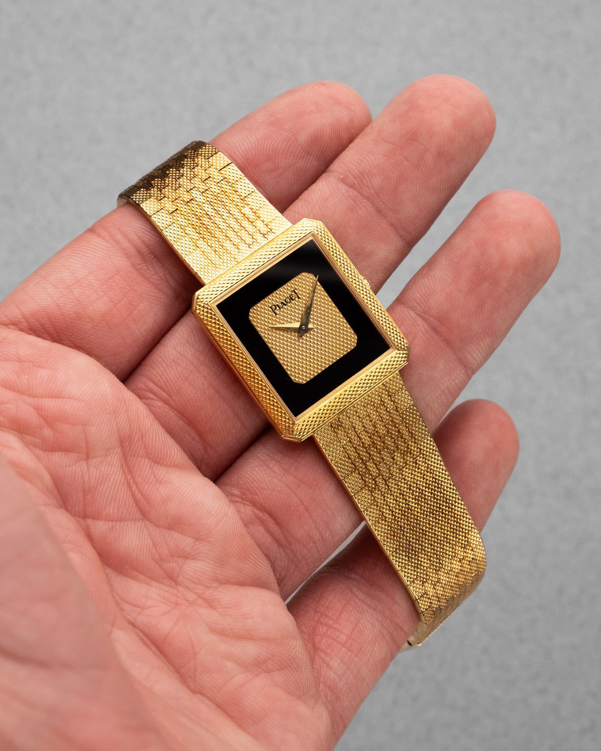 5LC5 Superbe Piaget Protocole 91546C7 en or jaune et onyx - Feature