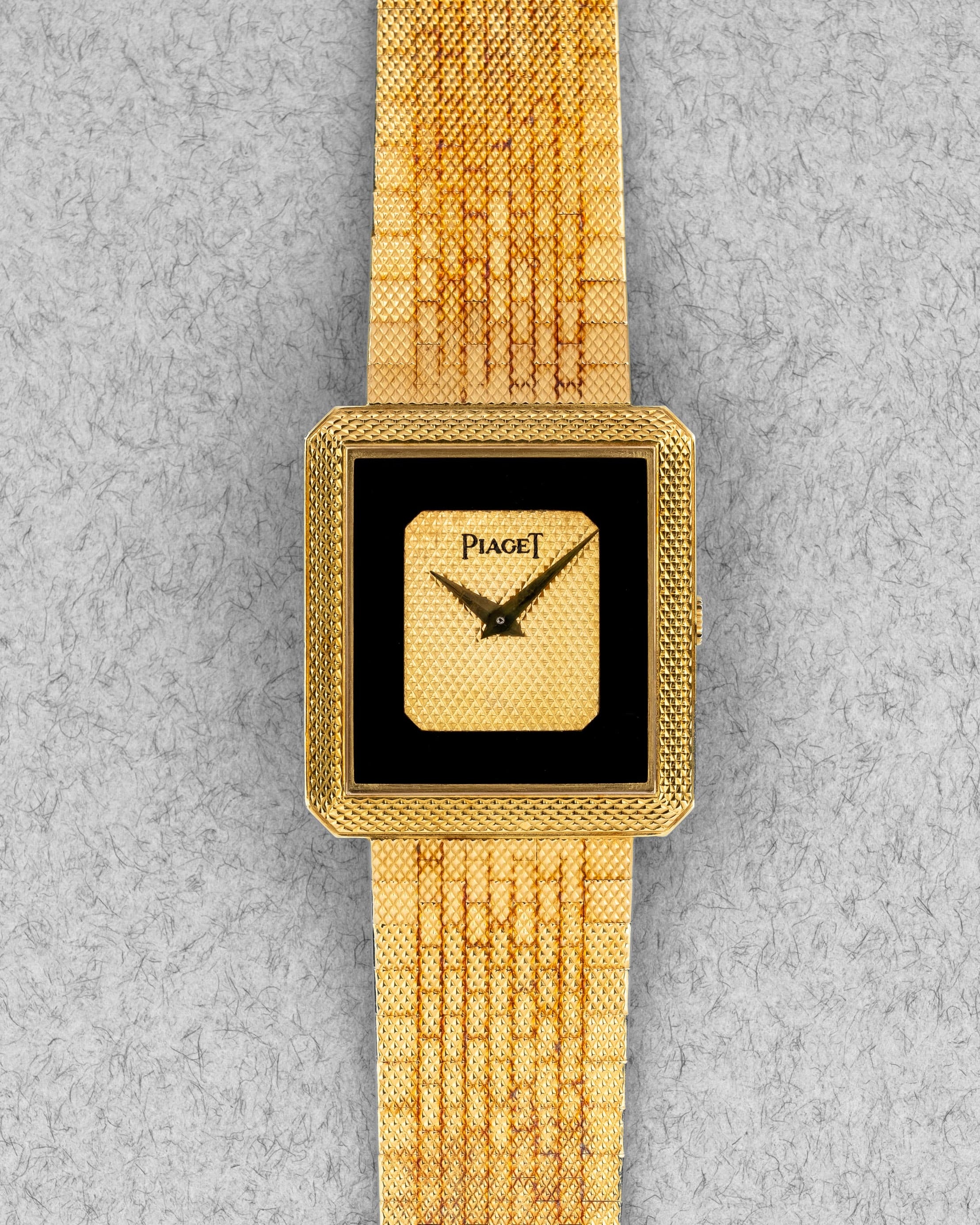 5LC5 Superbe Piaget Protocole 91546C7 en or jaune et onyx - Front