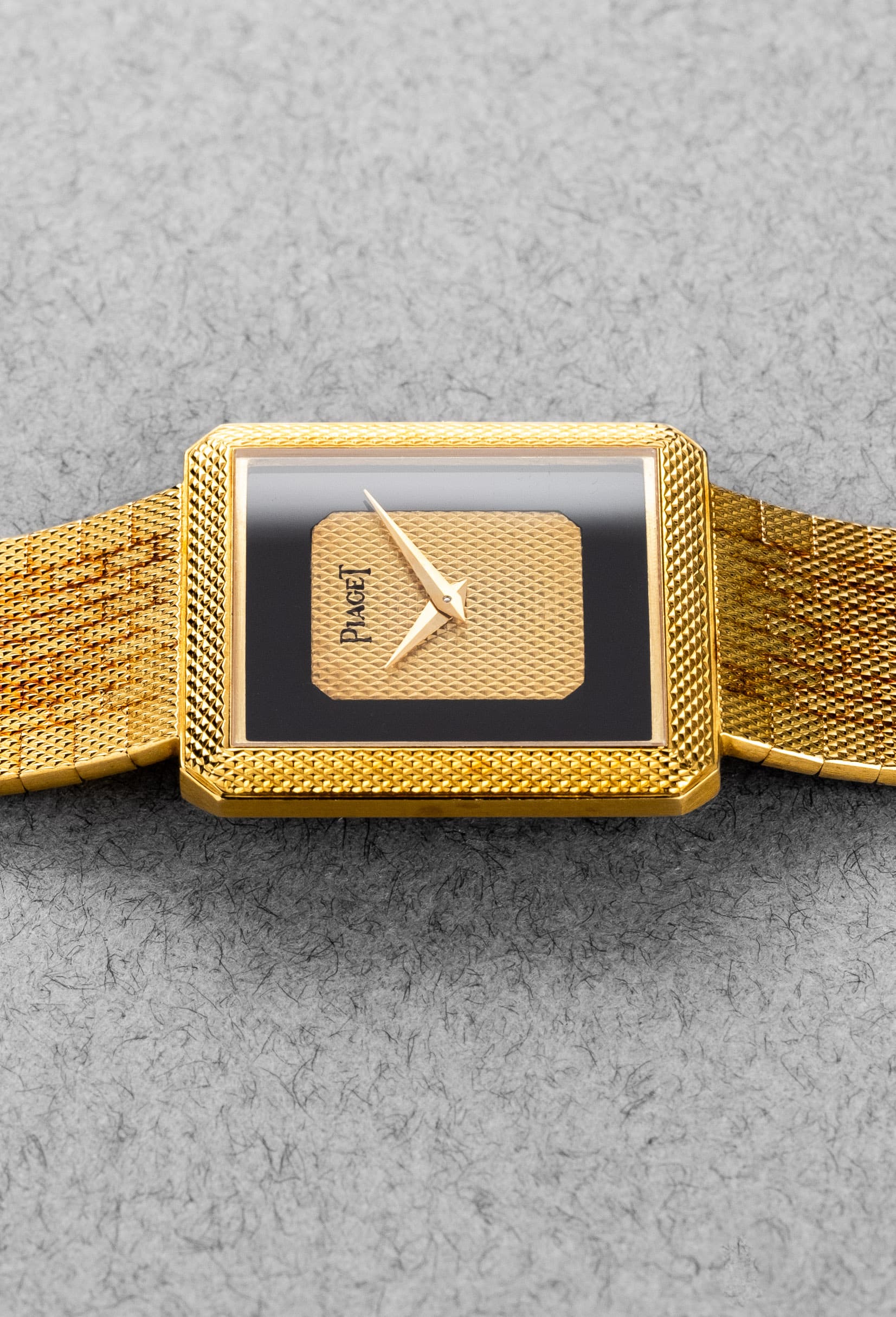 5LC5 Superbe Piaget Protocole 91546C7 en or jaune et onyx - Left side