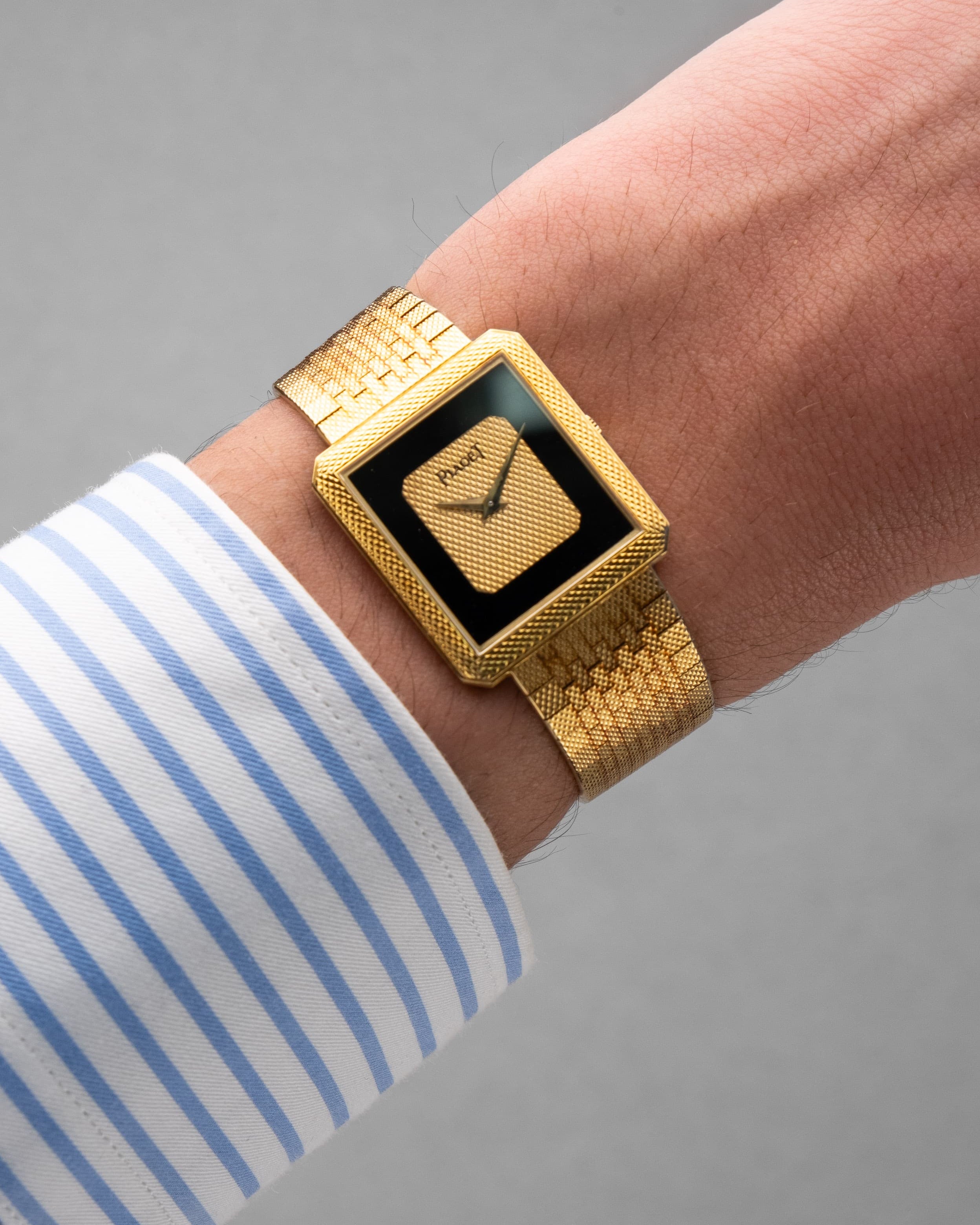 5LC5 Superbe Piaget Protocole 91546C7 en or jaune et onyx - Wristshot