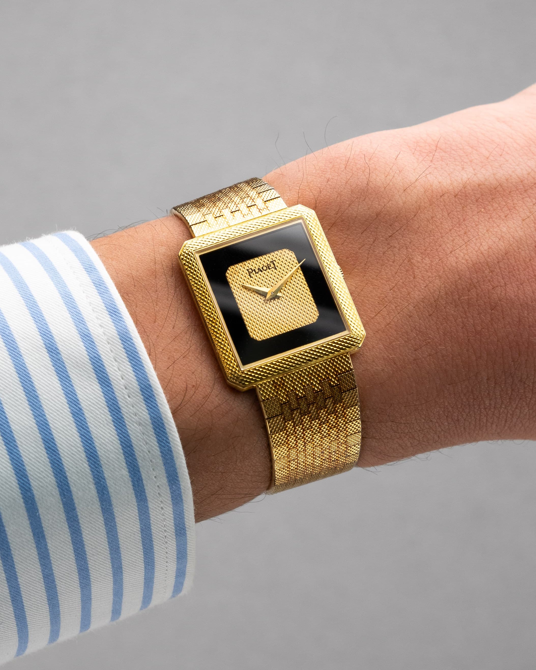 5LC5 Superbe Piaget Protocole 91546C7 en or jaune et onyx - Wristshot