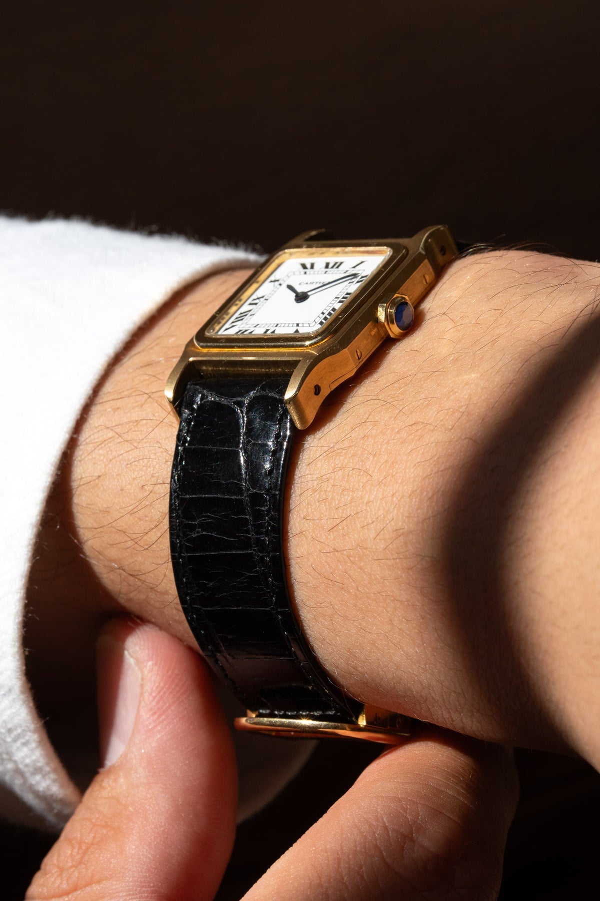 5MDB 絕美的 Cartier Santos-Dumont GM 型號 78097「PARIS」黃金腕錶,circa 1973——全新庫存品 - 特寫