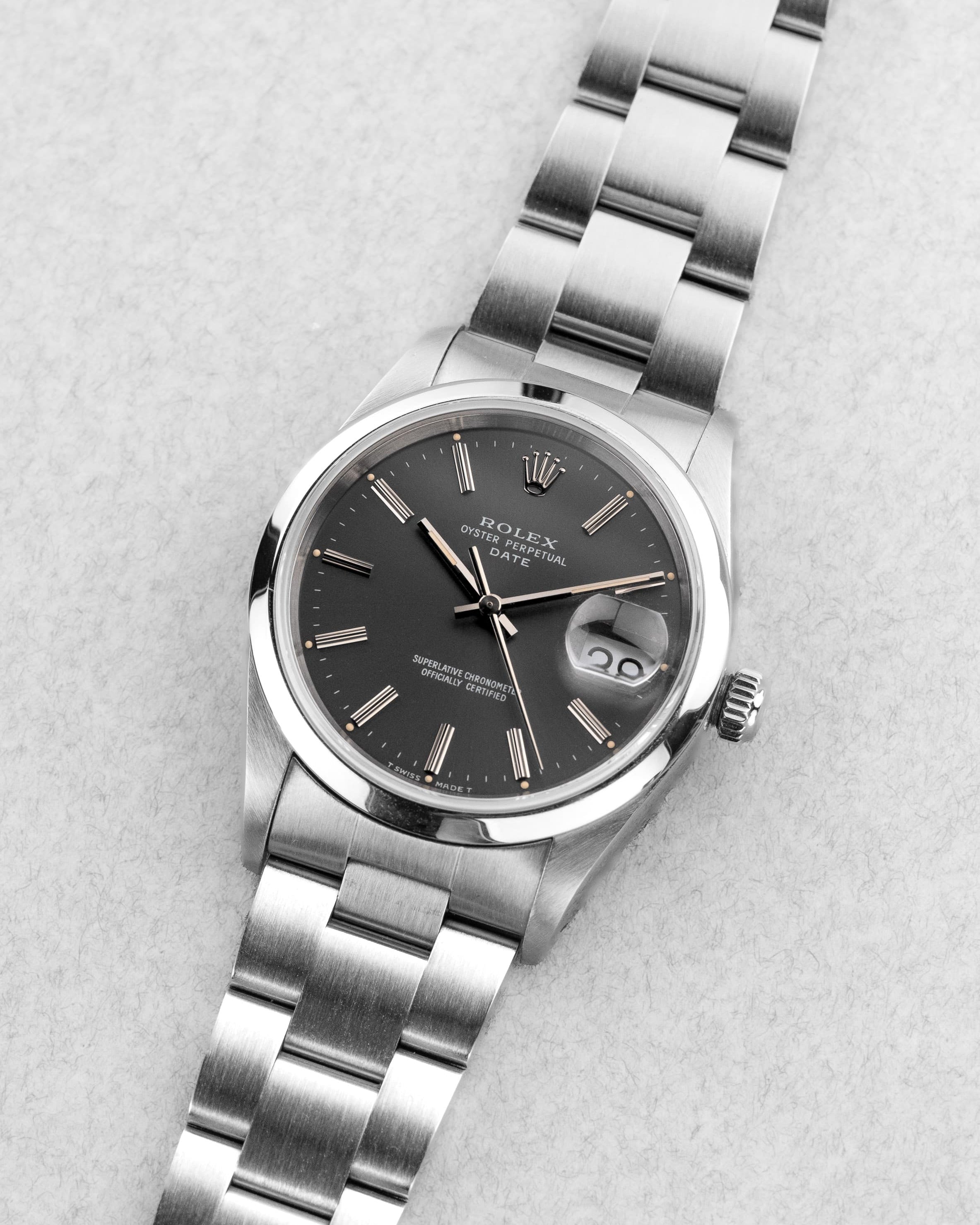 5P55 Rolex Oyster Perpetual Date réf. 15200 de 1991 – Rare cadran gris souris - Three Quarters