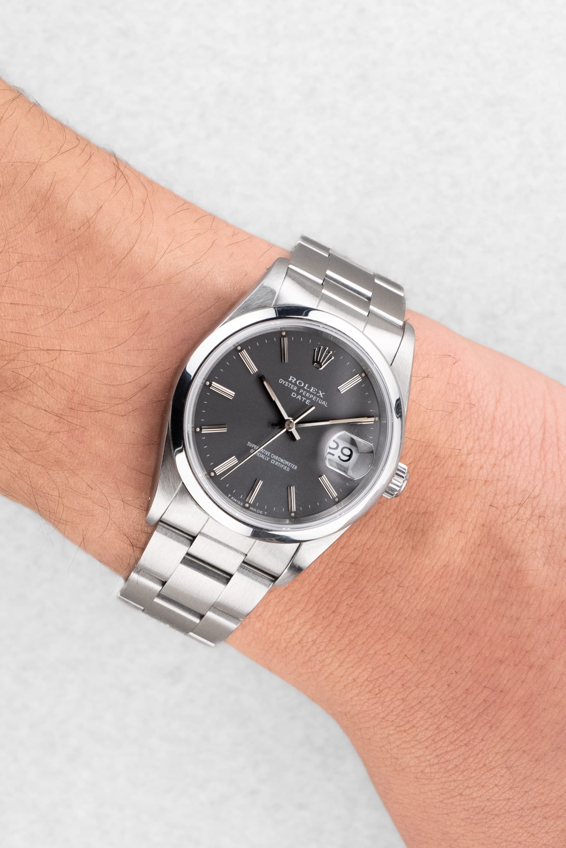 5P55 Rolex Oyster Perpetual Date réf. 15200 de 1991 – Rare cadran gris souris - Wristshot