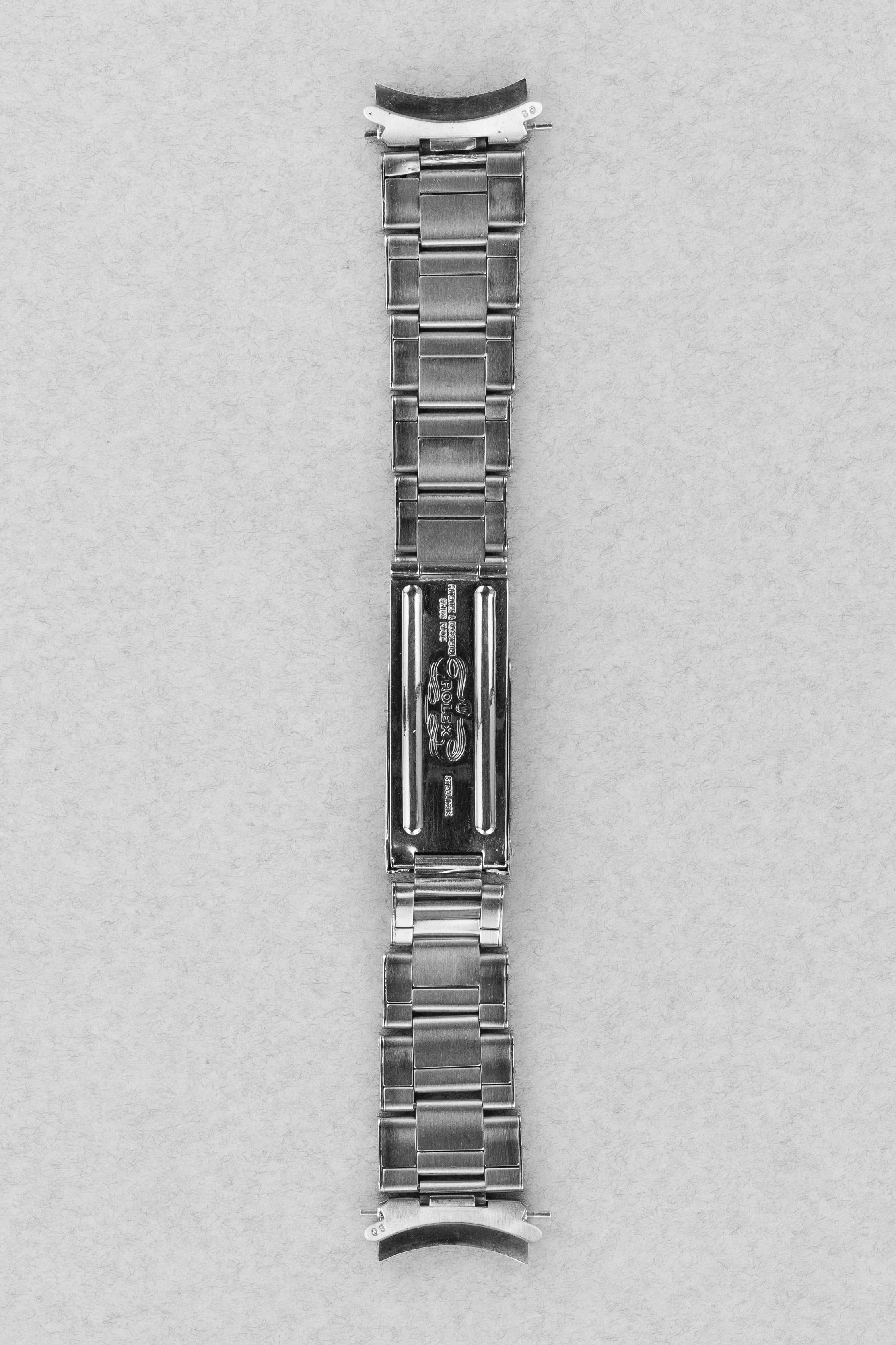 5ZWP 특별한 Rolex Submariner ref. 5508 「Gilt Small Crown James Bond Chronomètre」 1962년 – 완벽한 상태와 희귀 무브먼트 - 브레이슬릿 후면