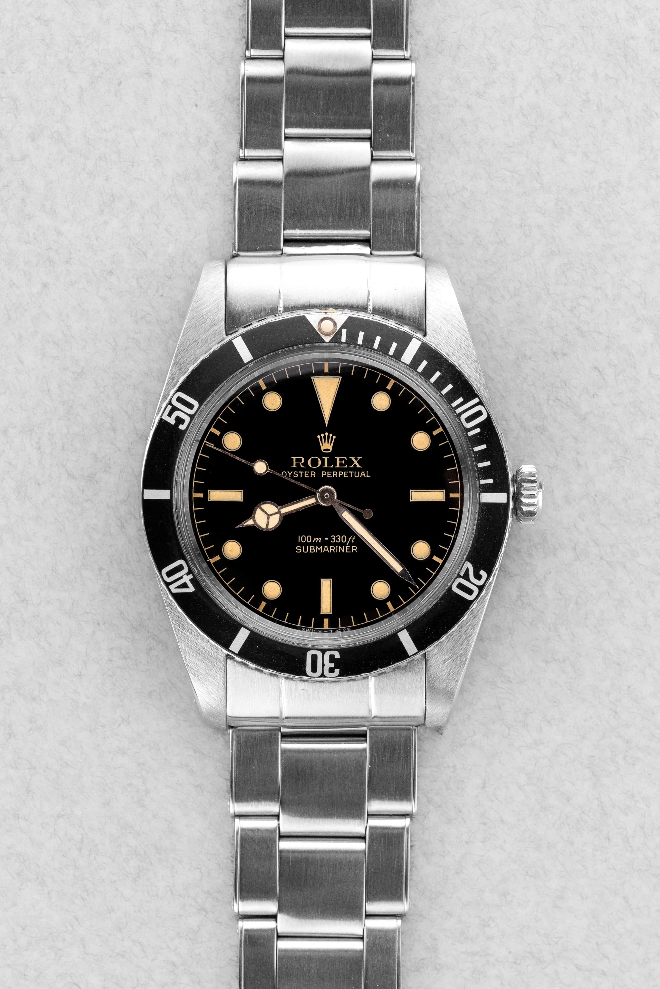 5ZWP 특별한 Rolex Submariner ref. 5508 「Gilt Small Crown James Bond Chronomètre」 1962년 – 완벽한 상태와 희귀 무브먼트 - 정면