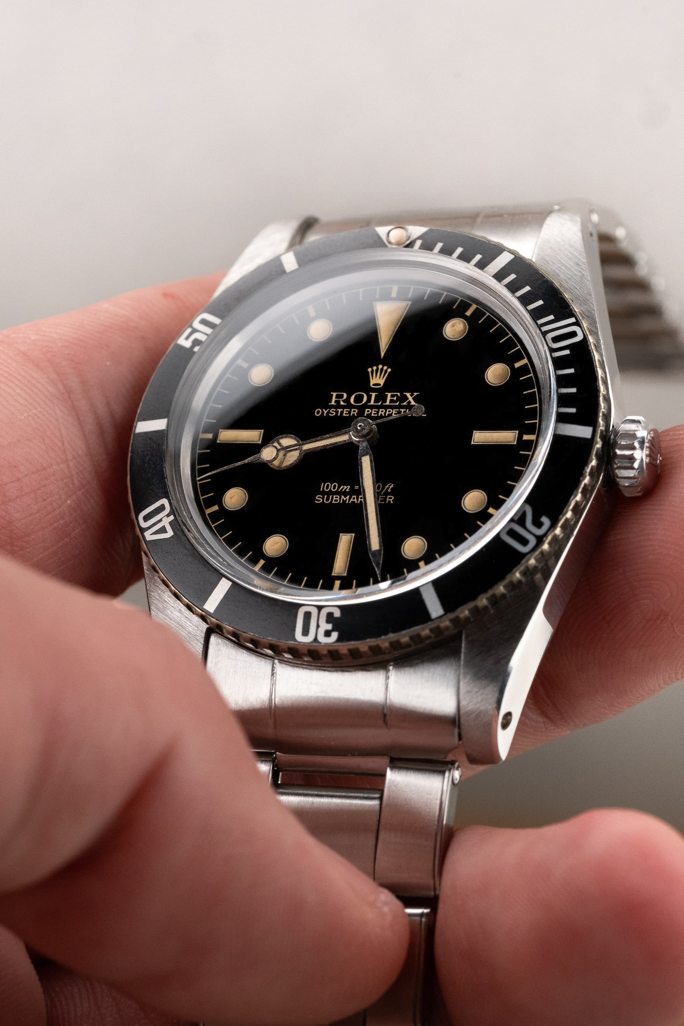 5ZWP 특별한 Rolex Submariner ref. 5508 「Gilt Small Crown James Bond Chronomètre」 1962년 – 완벽한 상태와 희귀 무브먼트 - 손목 착용