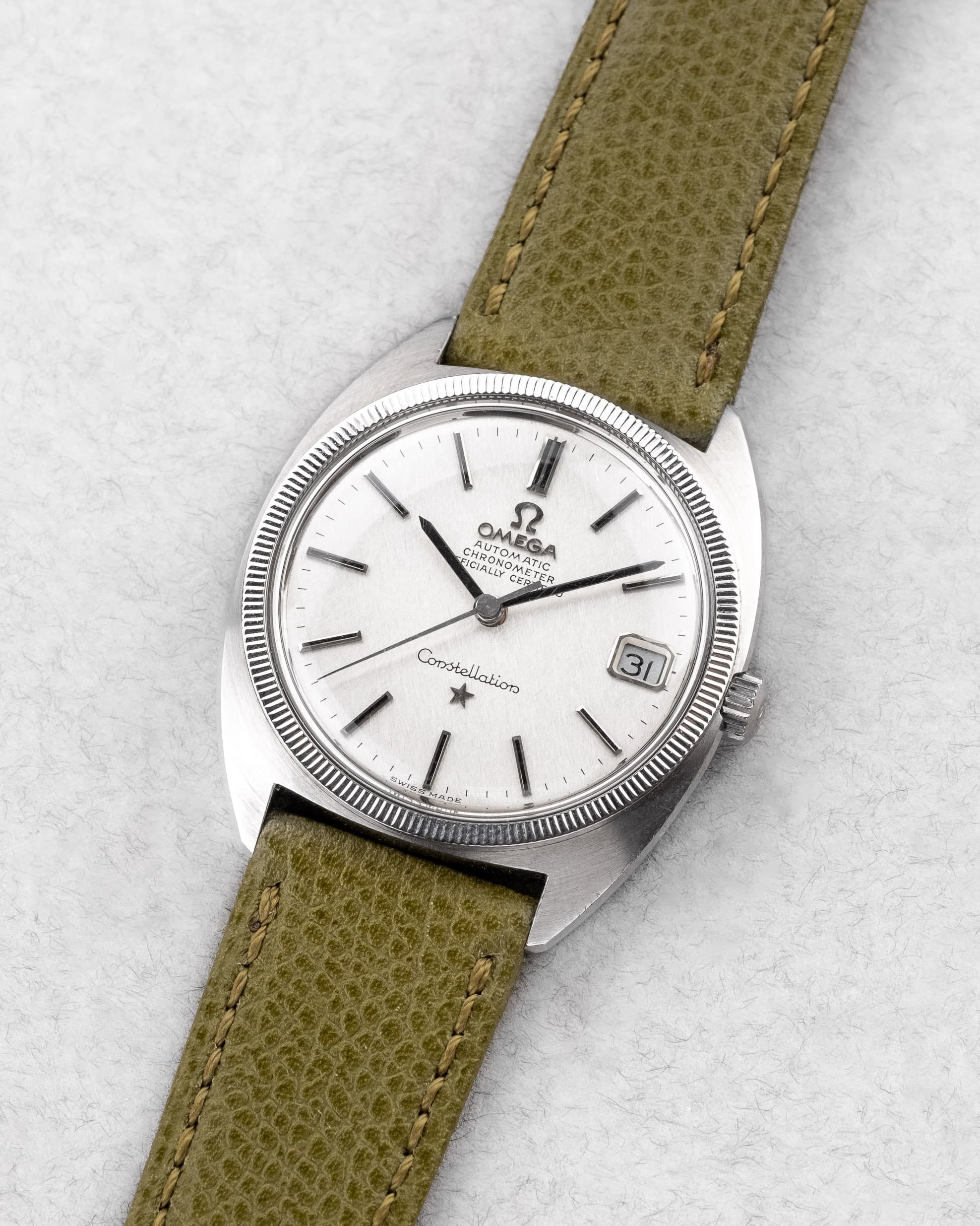 EPLS Omega Constellation « C-Shape Linen Dial/Cadran Lin » 168.027 de 1968 - Three Quarters