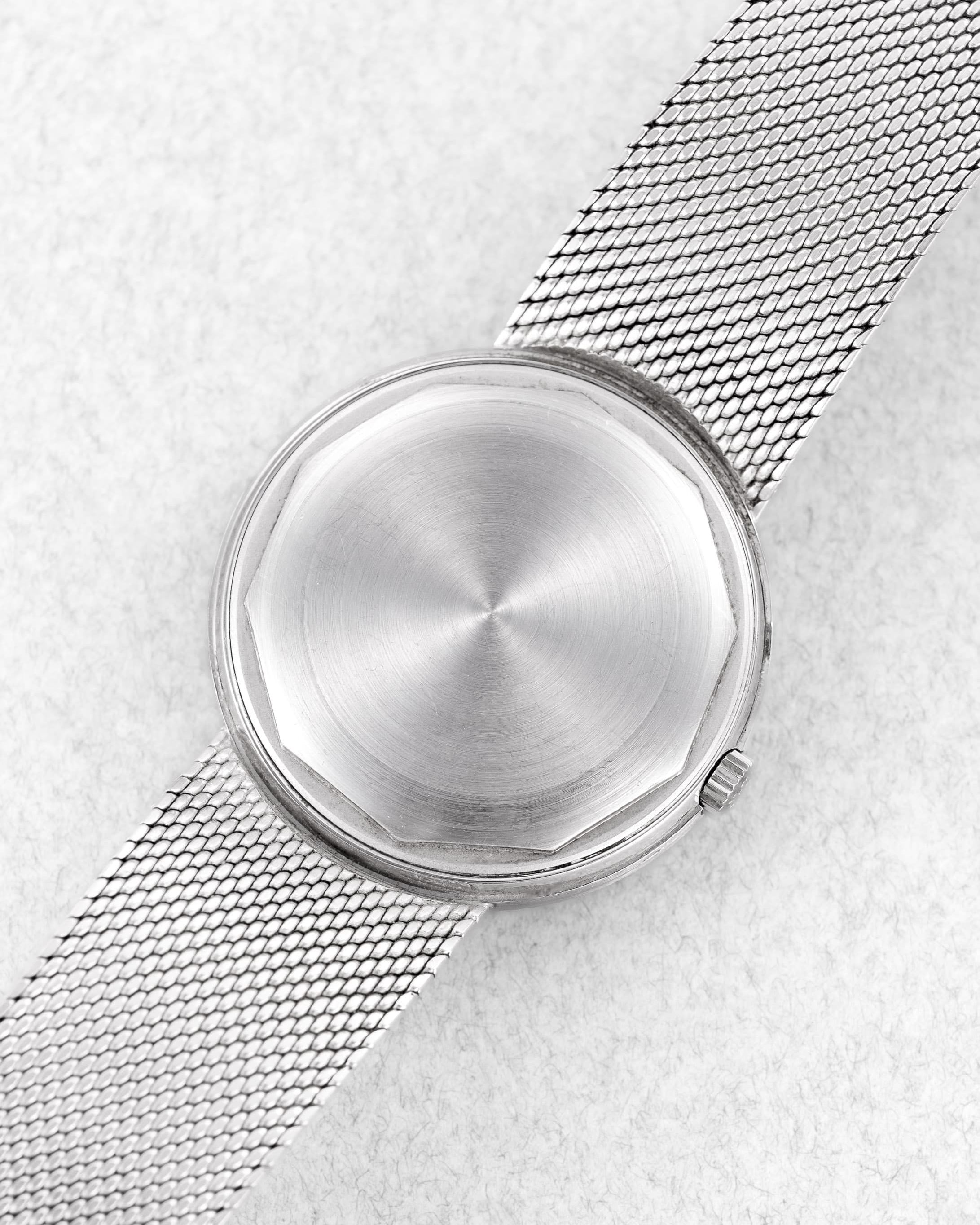 6TFR Patek Philippe Calatrava 3445/6 Automatique « Florentine » en or blanc circa 1968 - Back