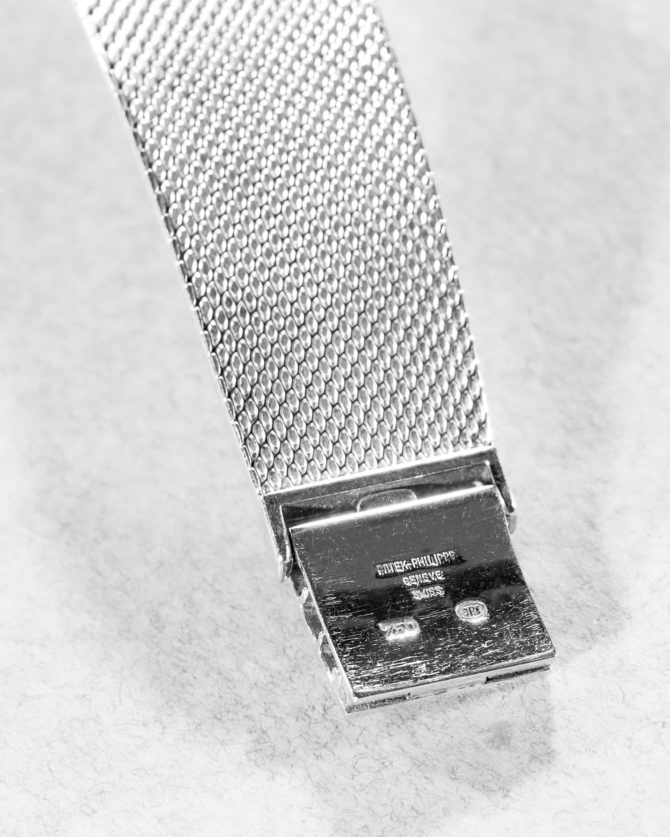 6TFR Patek Philippe Calatrava 3445/6 Automatique « Florentine » en or blanc circa 1968 - Buckle Inside