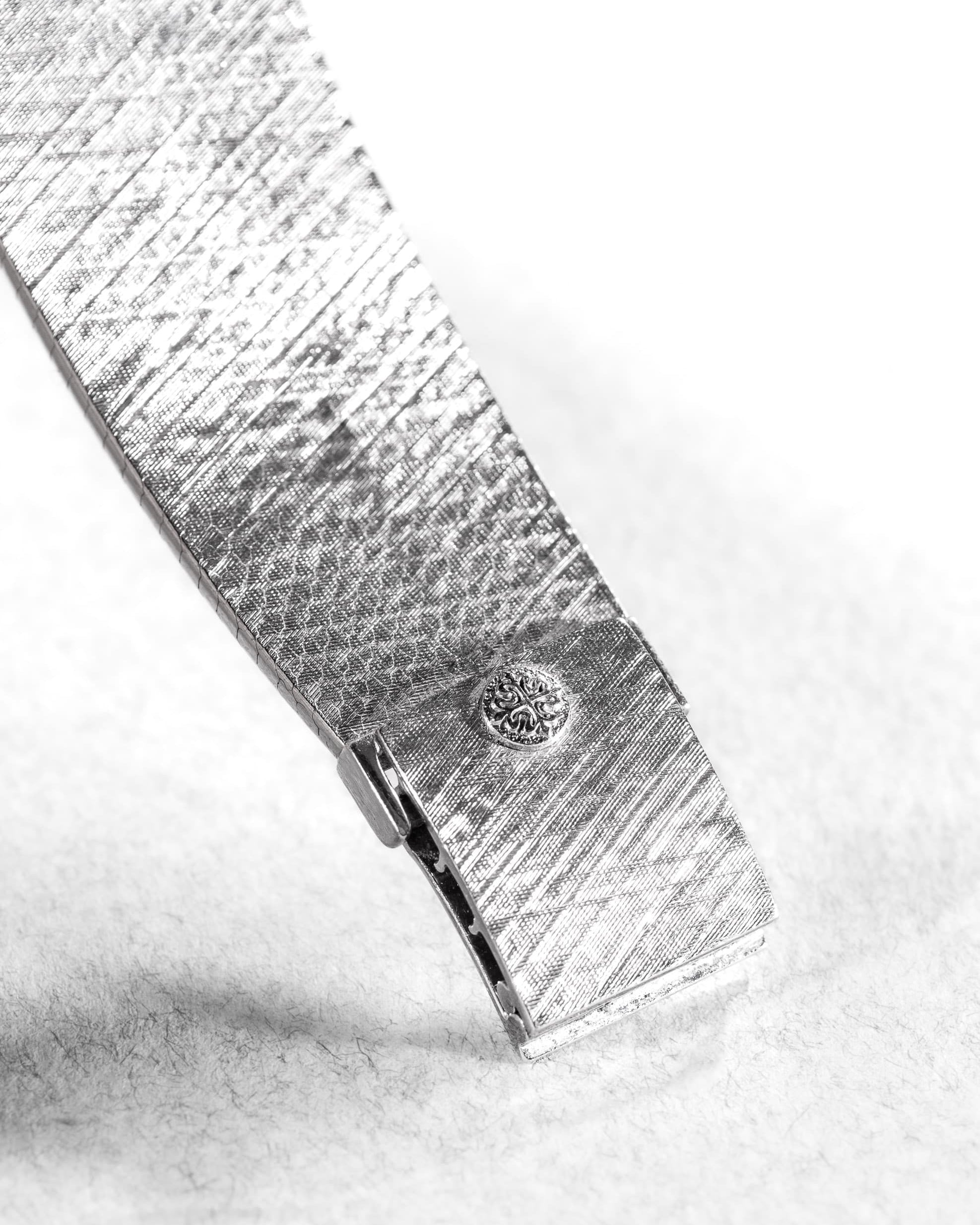 6TFR Patek Philippe Calatrava 3445/6 Automatique « Florentine » en or blanc circa 1968 - Buckle Outside