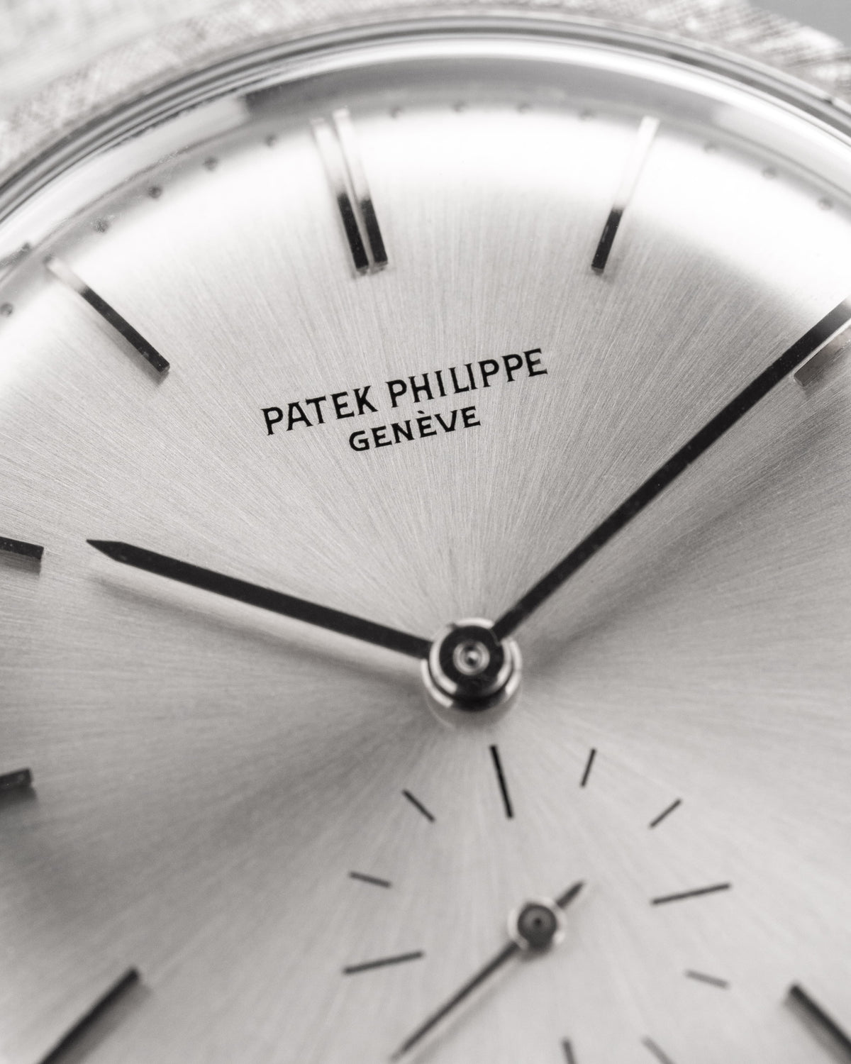 6TFR Patek Philippe Calatrava 3445/6 Automática « Florentine » en oro blanco, circa 1968 - Esfera