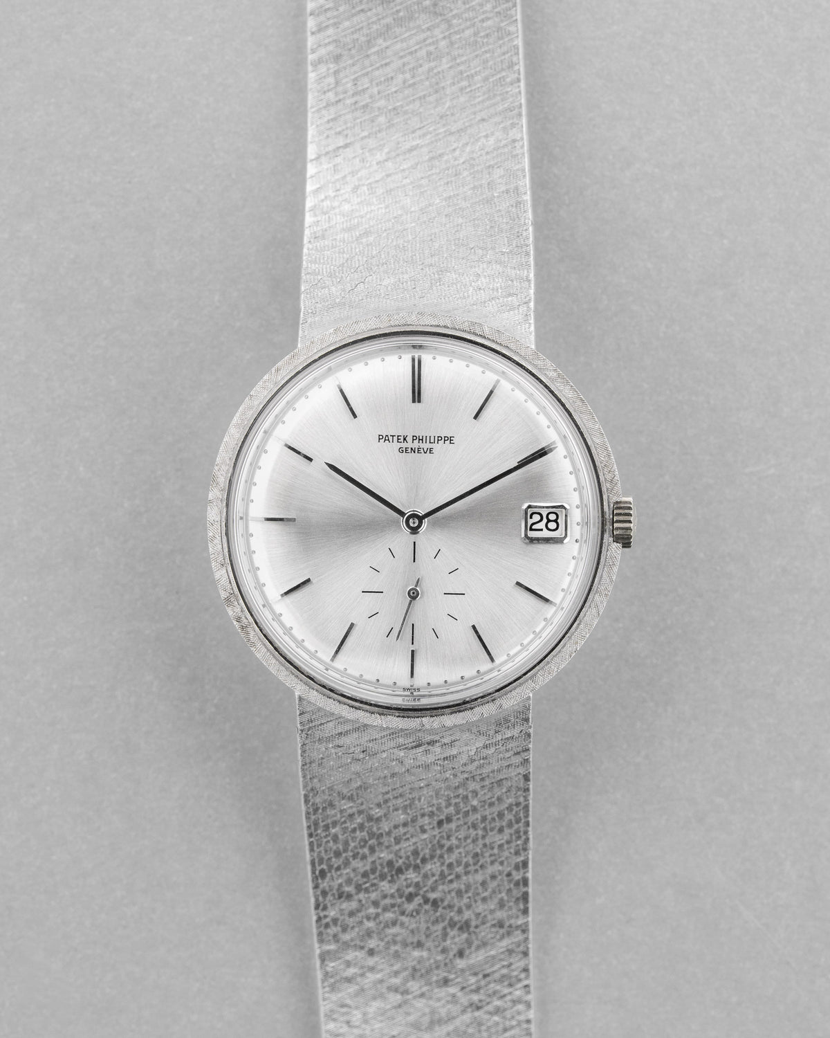 6TFR Patek Philippe Calatrava 3445/6 Automática « Florentine » en oro blanco, circa 1968 - Frontal