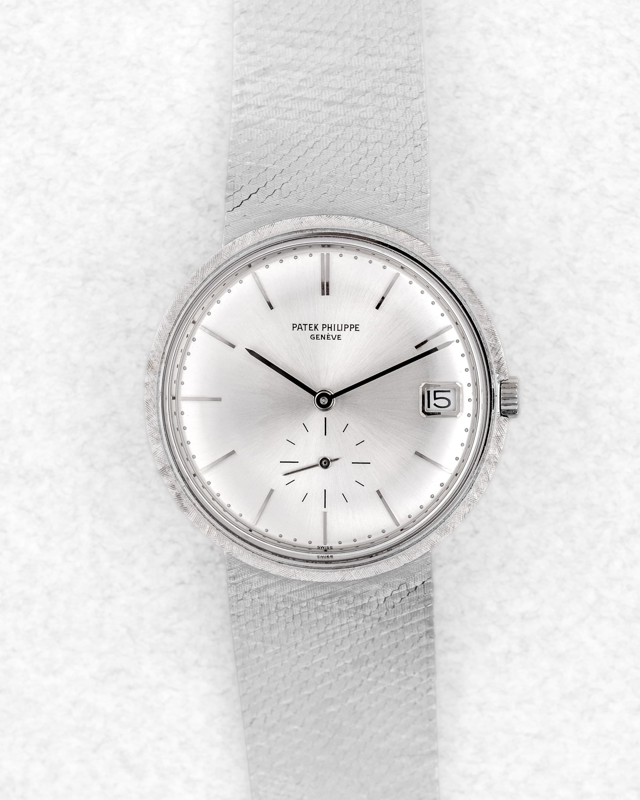 6TFR Patek Philippe Calatrava 3445/6 Automatique « Florentine » en or blanc circa 1968 - Front