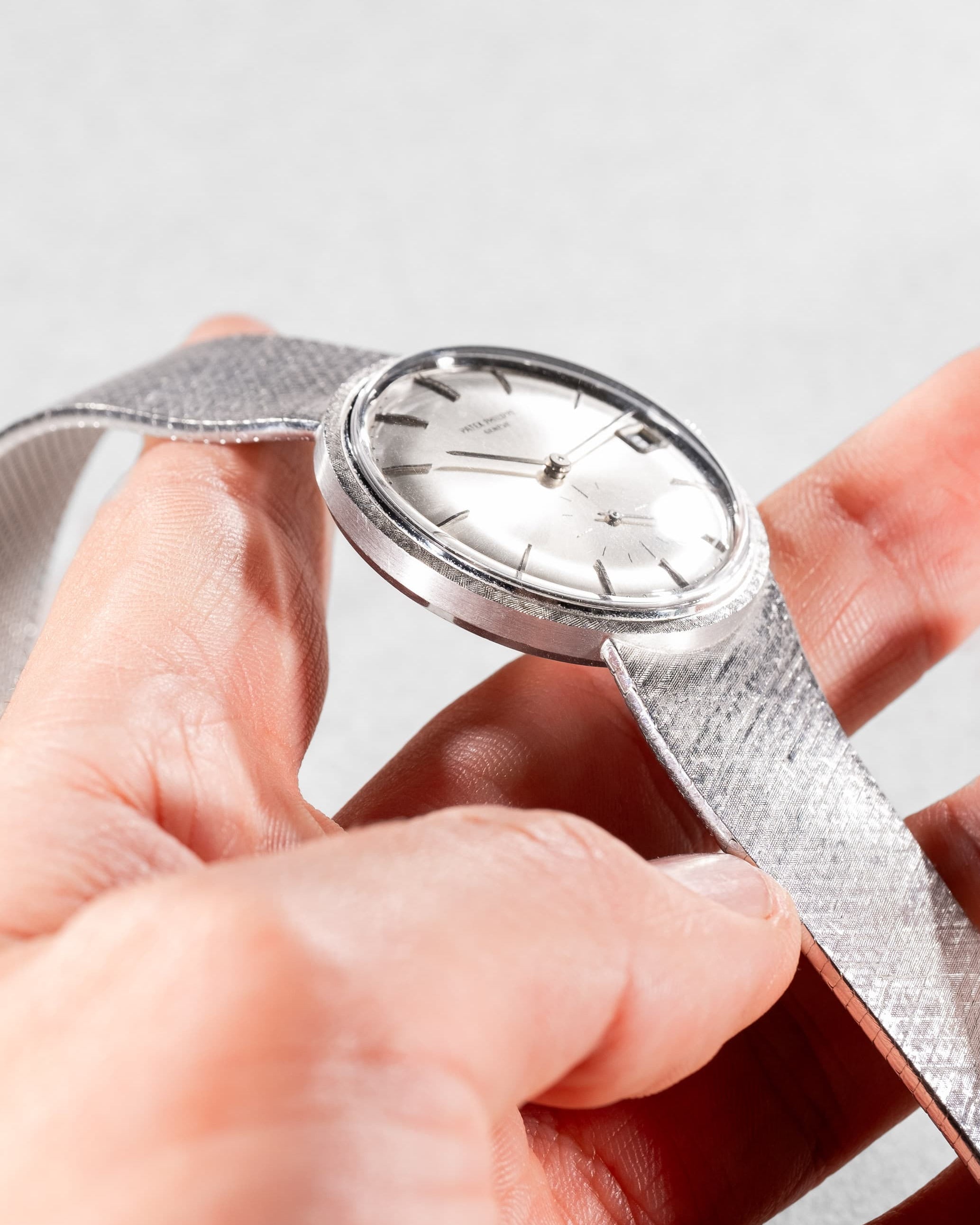 6TFR Patek Philippe Calatrava 3445/6 Automatique « Florentine » en or blanc circa 1968 - Overview