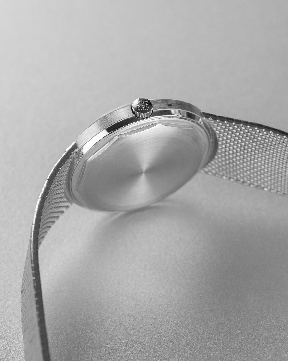 6TFR Patek Philippe Calatrava 3445/6 Automática « Florentine » en oro blanco, circa 1968 - Lado derecho