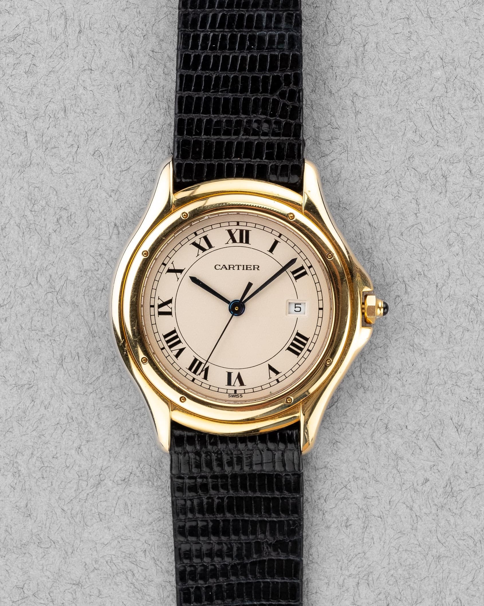 767Y Cartier Cougar 887904C en or jaune - Front