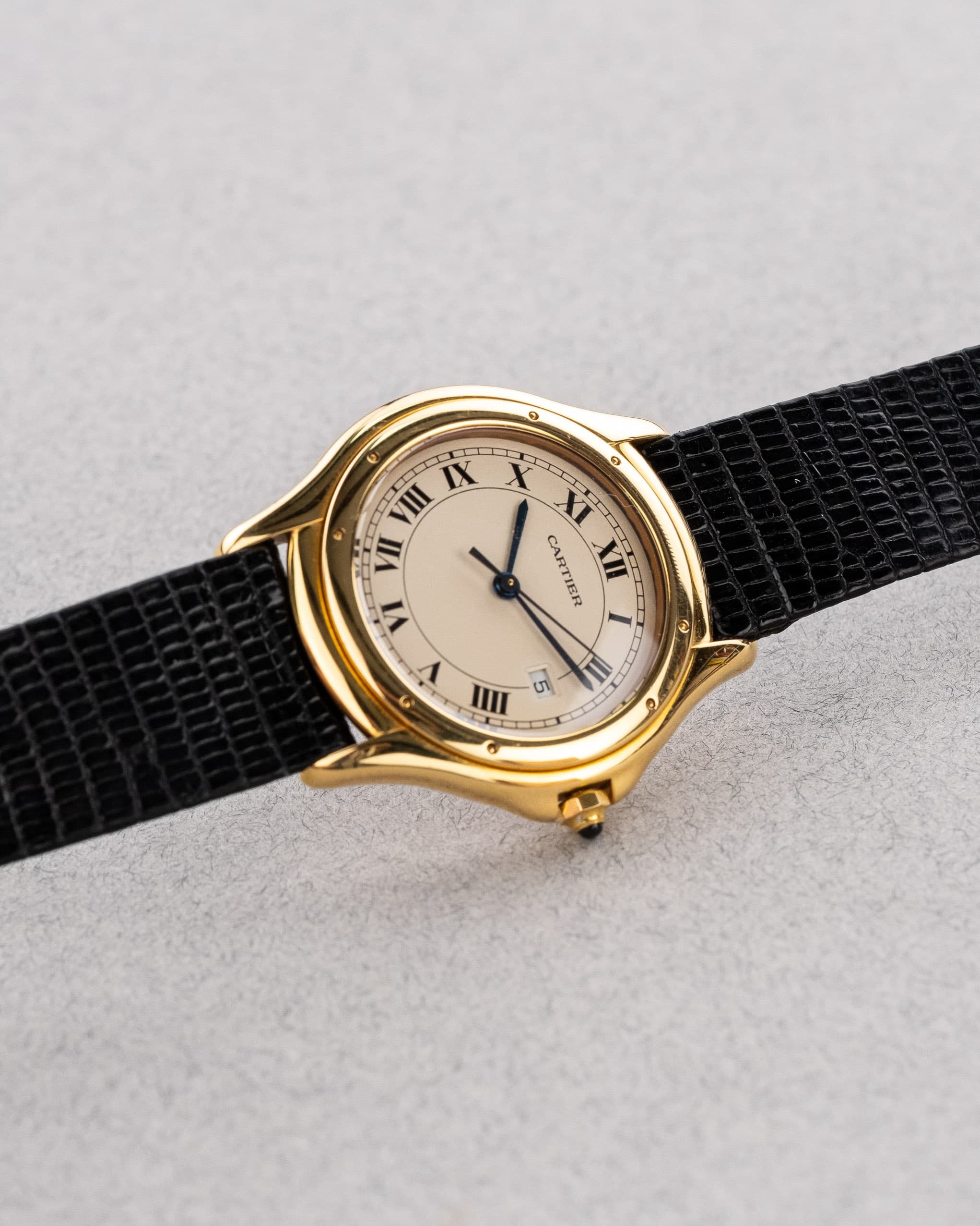 767Y Cartier Cougar 887904C en or jaune - Overview