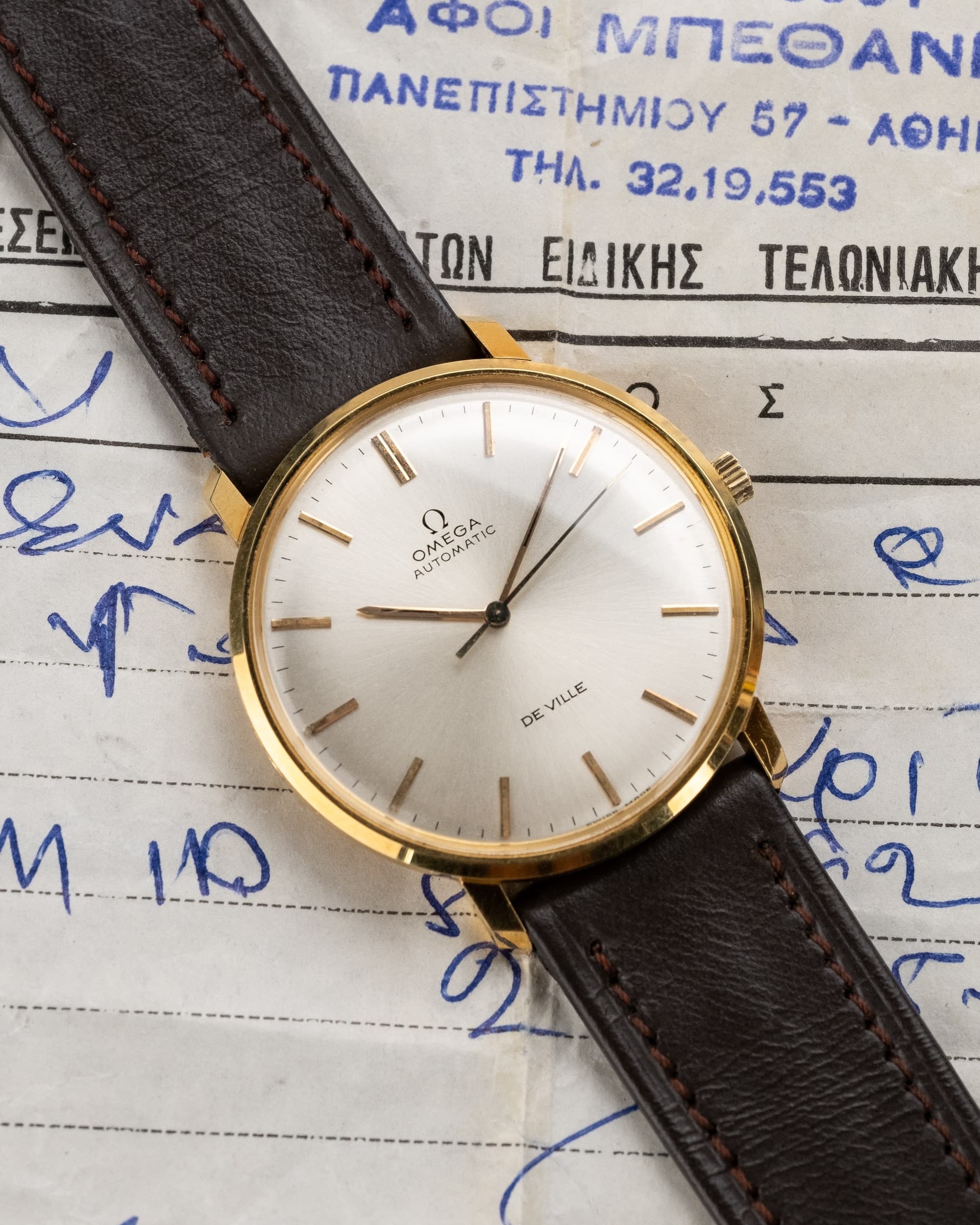 L6DP Omega De Ville Automatic réf. 161.024 en or jaune 18 carats de 1968 – NOS + Facture d'origine - Three Quarters